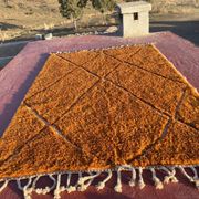 Tapis berbère Beni Ouarain 240x200 cm – Laine épaisse ocre motifs tribaux