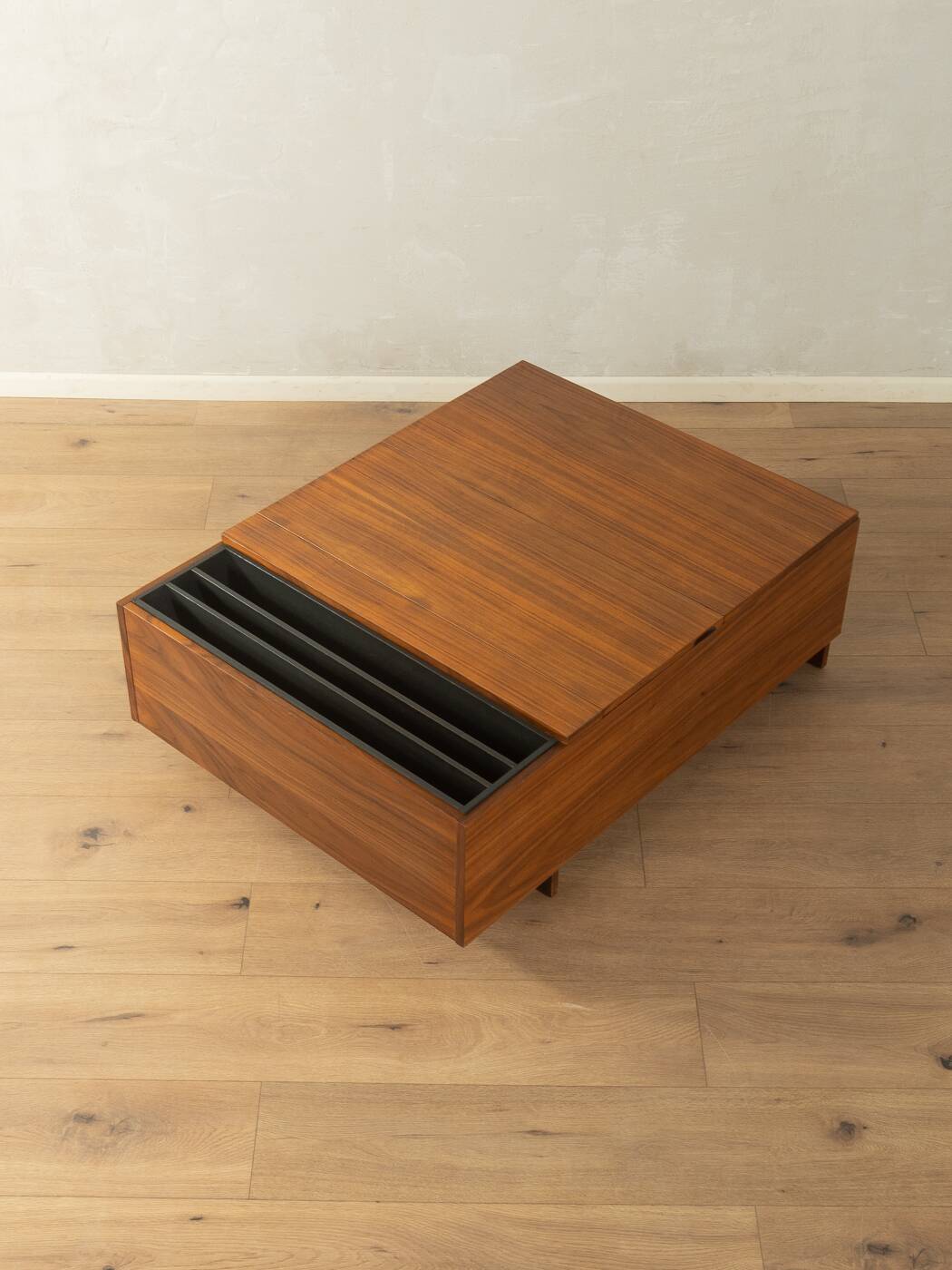 Elegant 1960s walnut veneer coffee table
