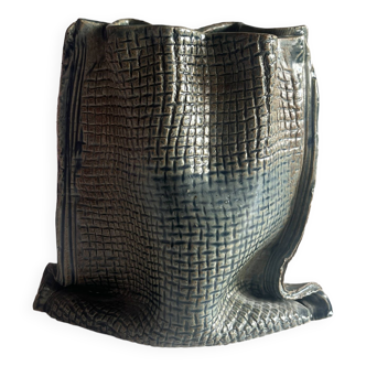Ceramic pot signed Elisabeth M in stoneware.