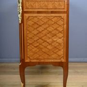 Commode Sauteuse en Marqueterie, style Transition Louis XV Louis XVI – Débu