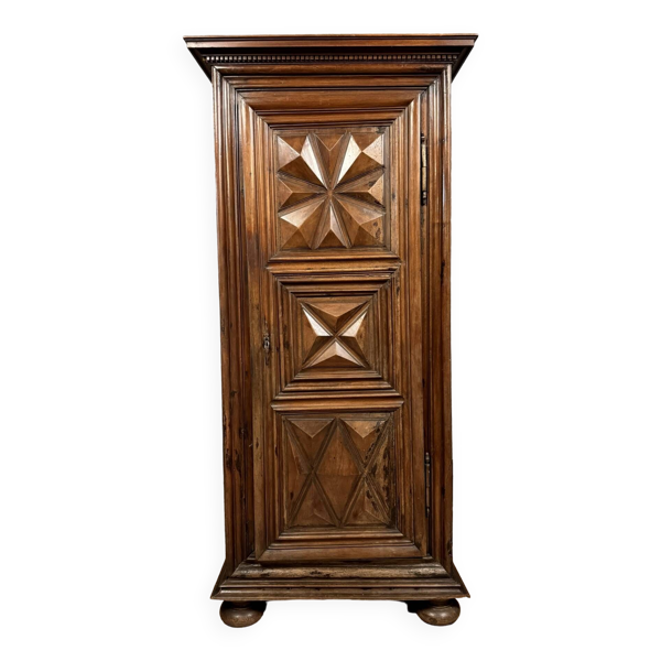 Bonnetière de style louis XIII à pointes de diamant en noyer vers 1850 - Bon état sur Selency