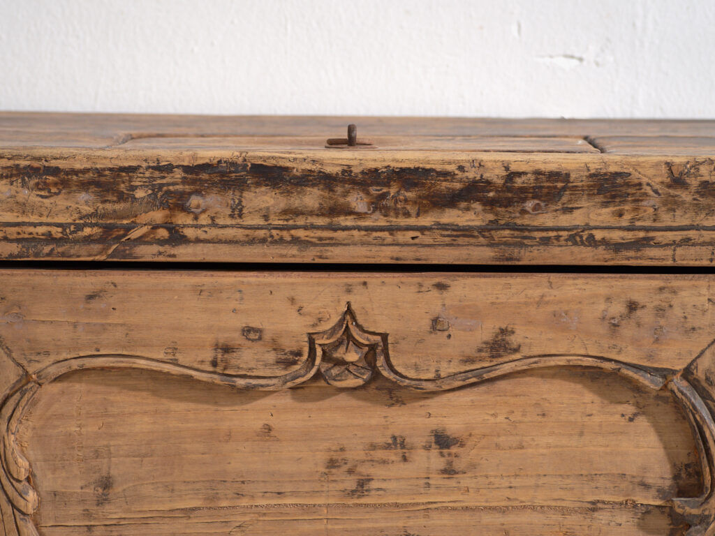Low Shanxi cabinet in elm with carved door – China, circa 1930