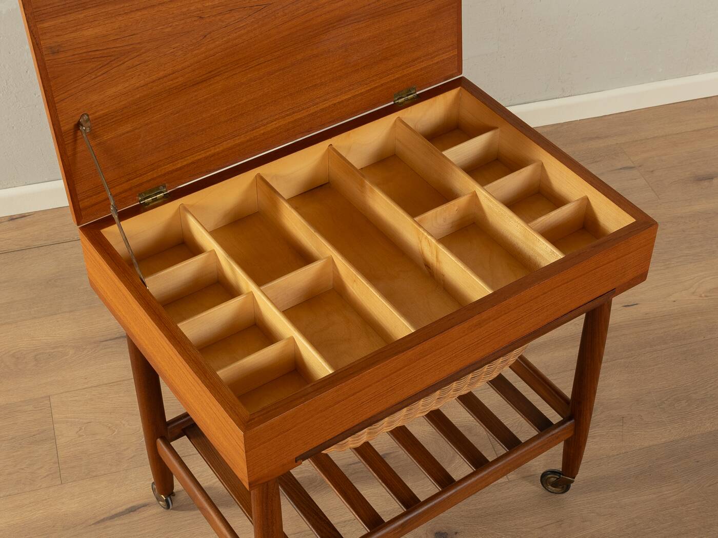 R101 Sewing box, Ejvind A. Johansson