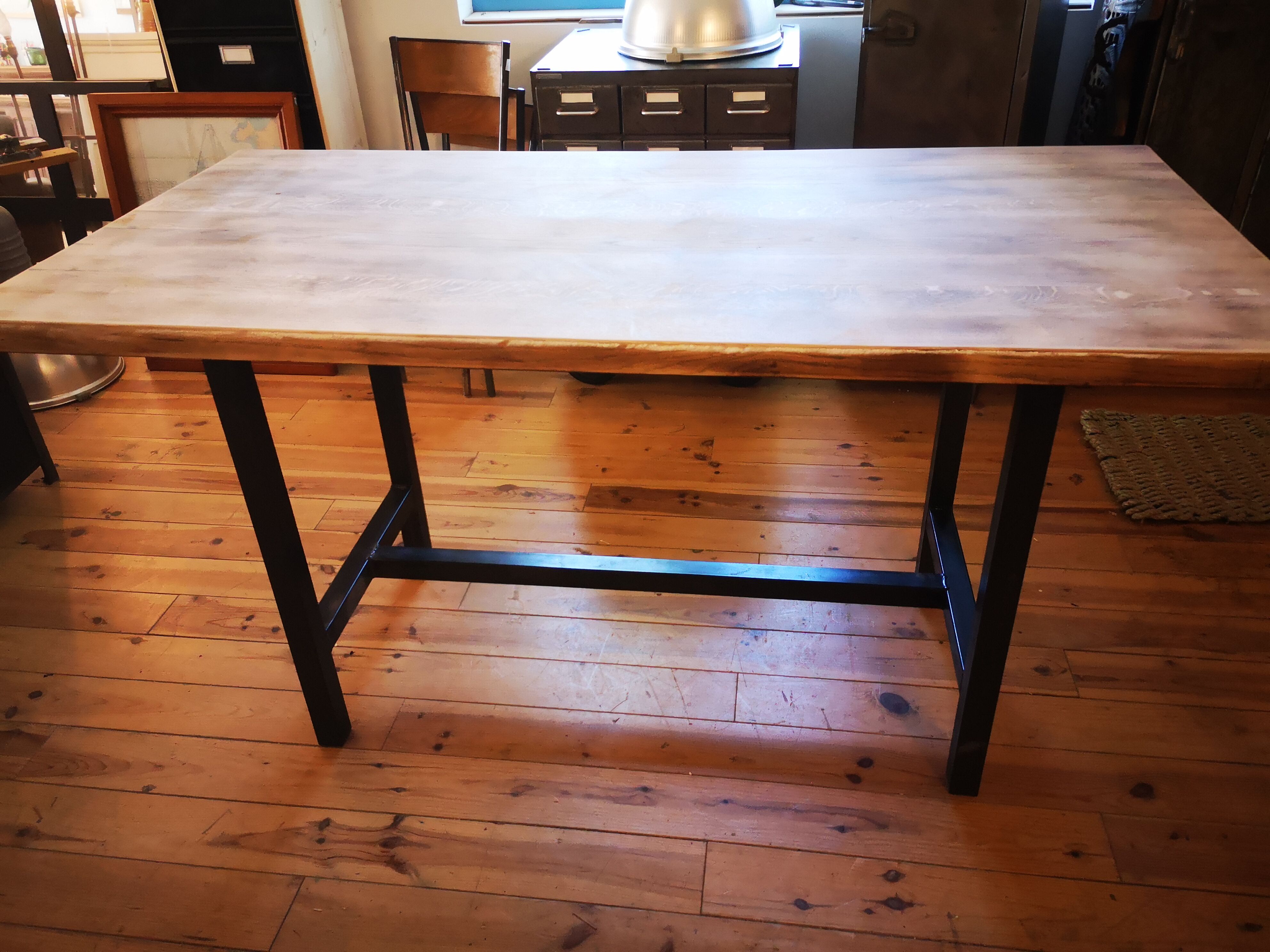 Industrial standing table