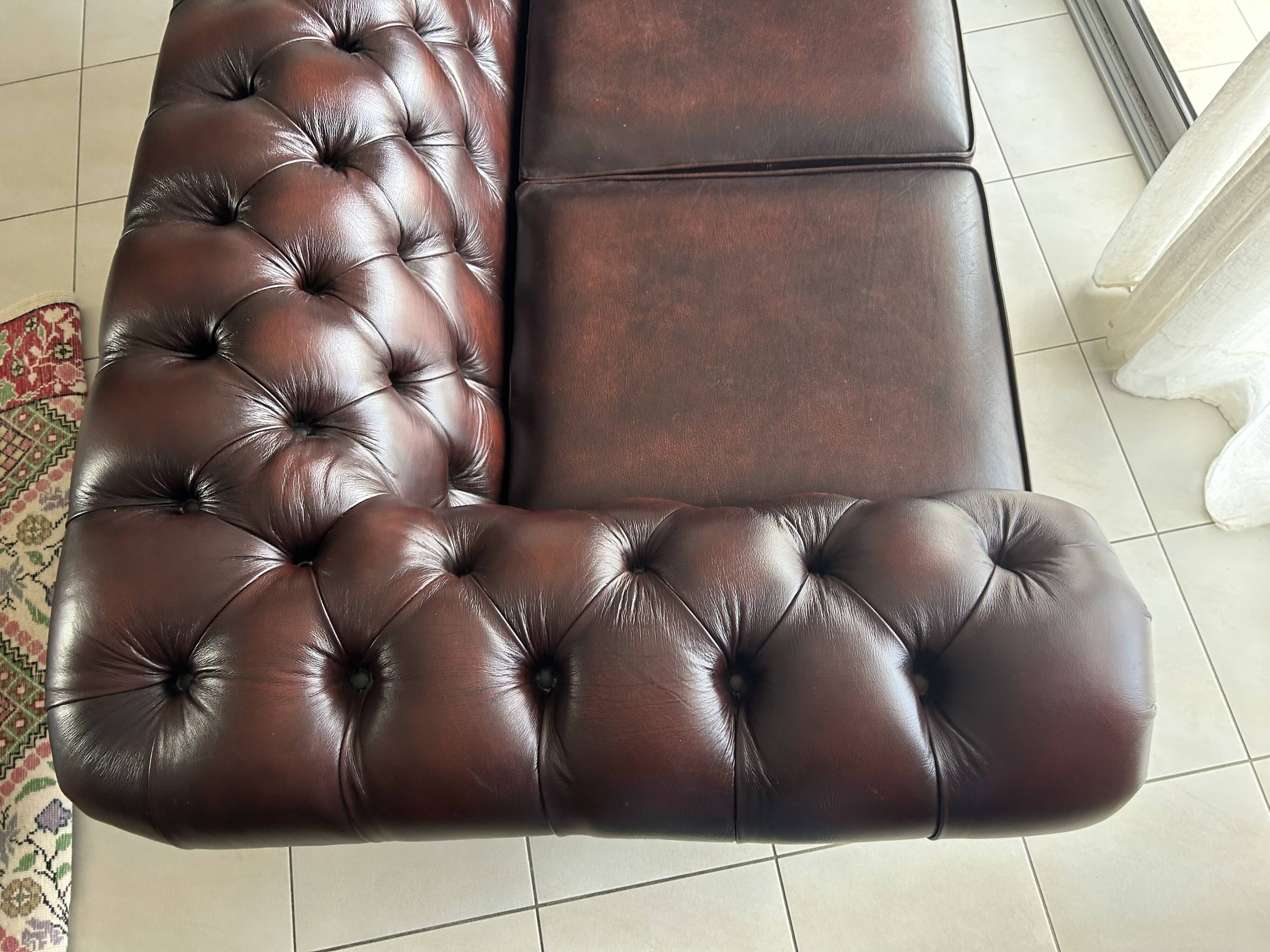 2-seater Chesterfield sofa
