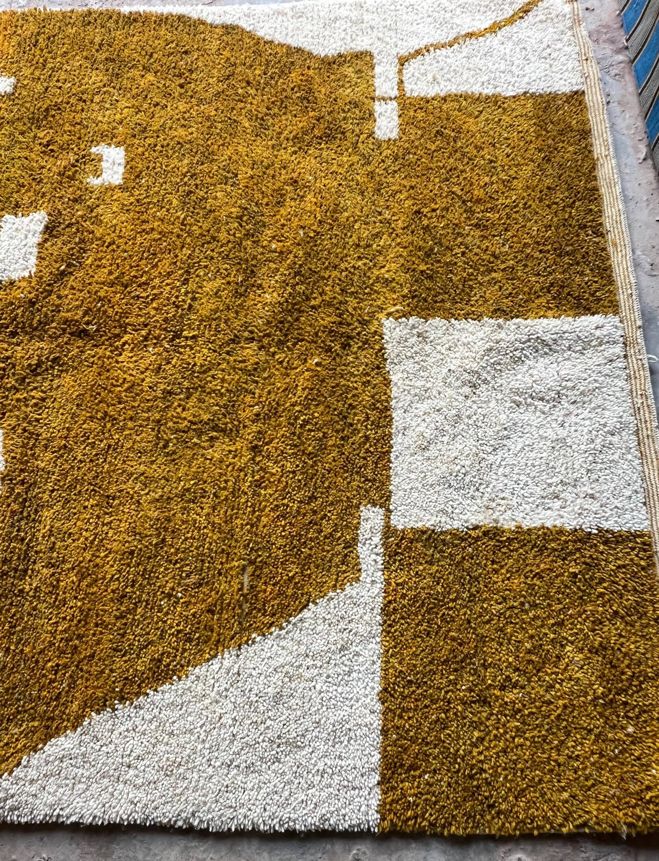 Moroccan wool rug handwoven 2.5x1.5 m