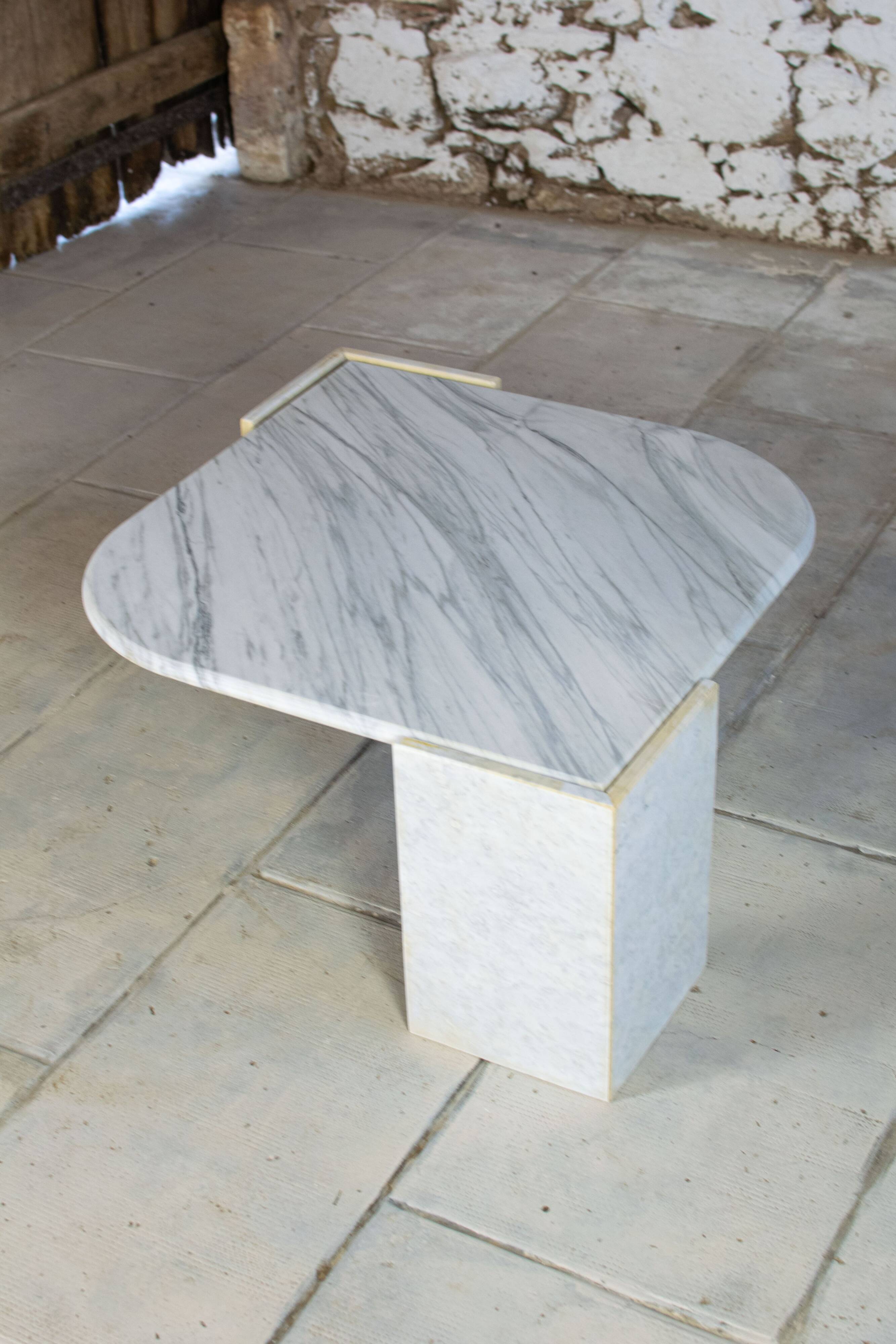 Table basse en marbre forme oeil 1970