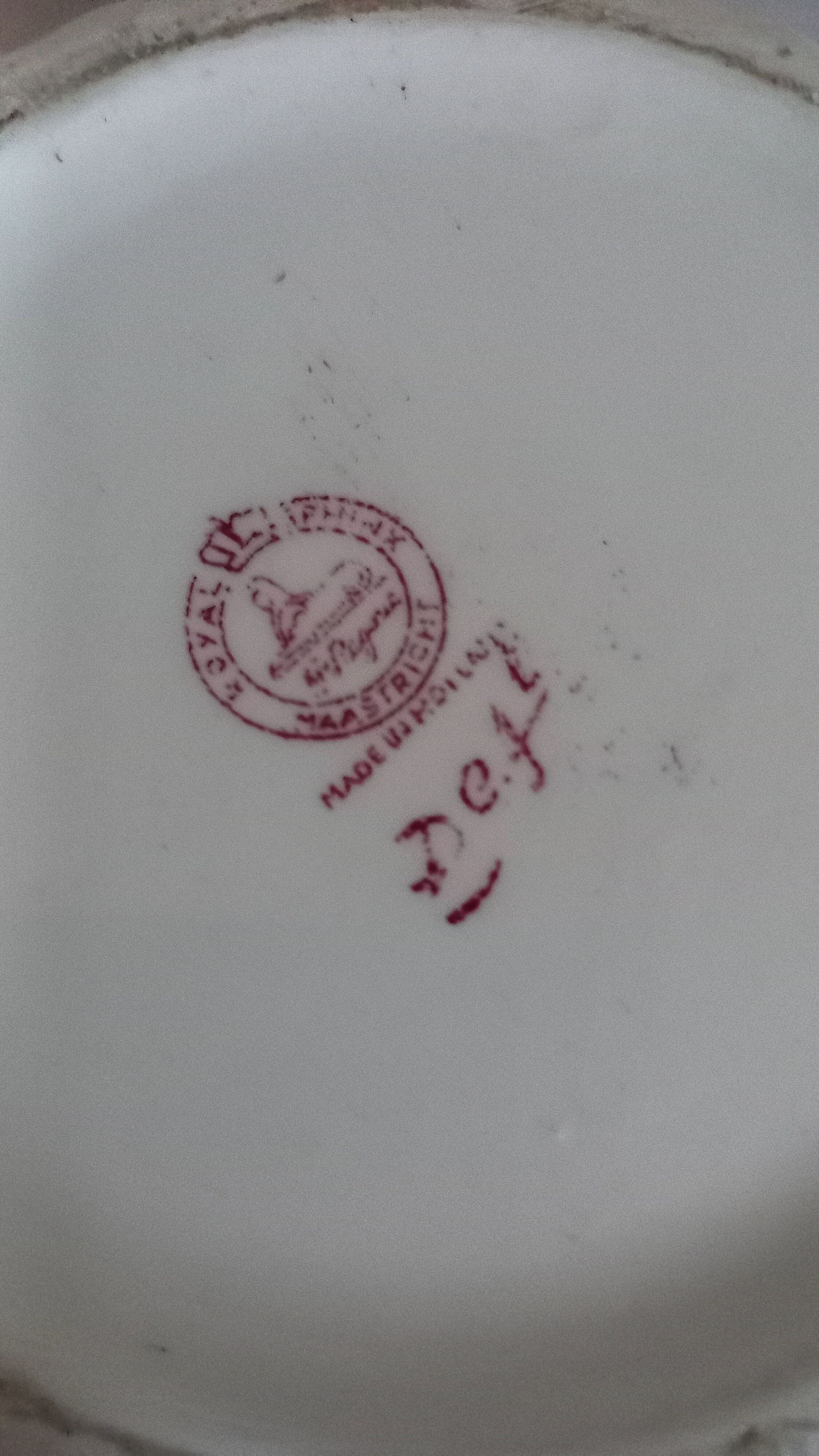 Covered vase Royal Sphinx Maastricht Petrus Regout & Co