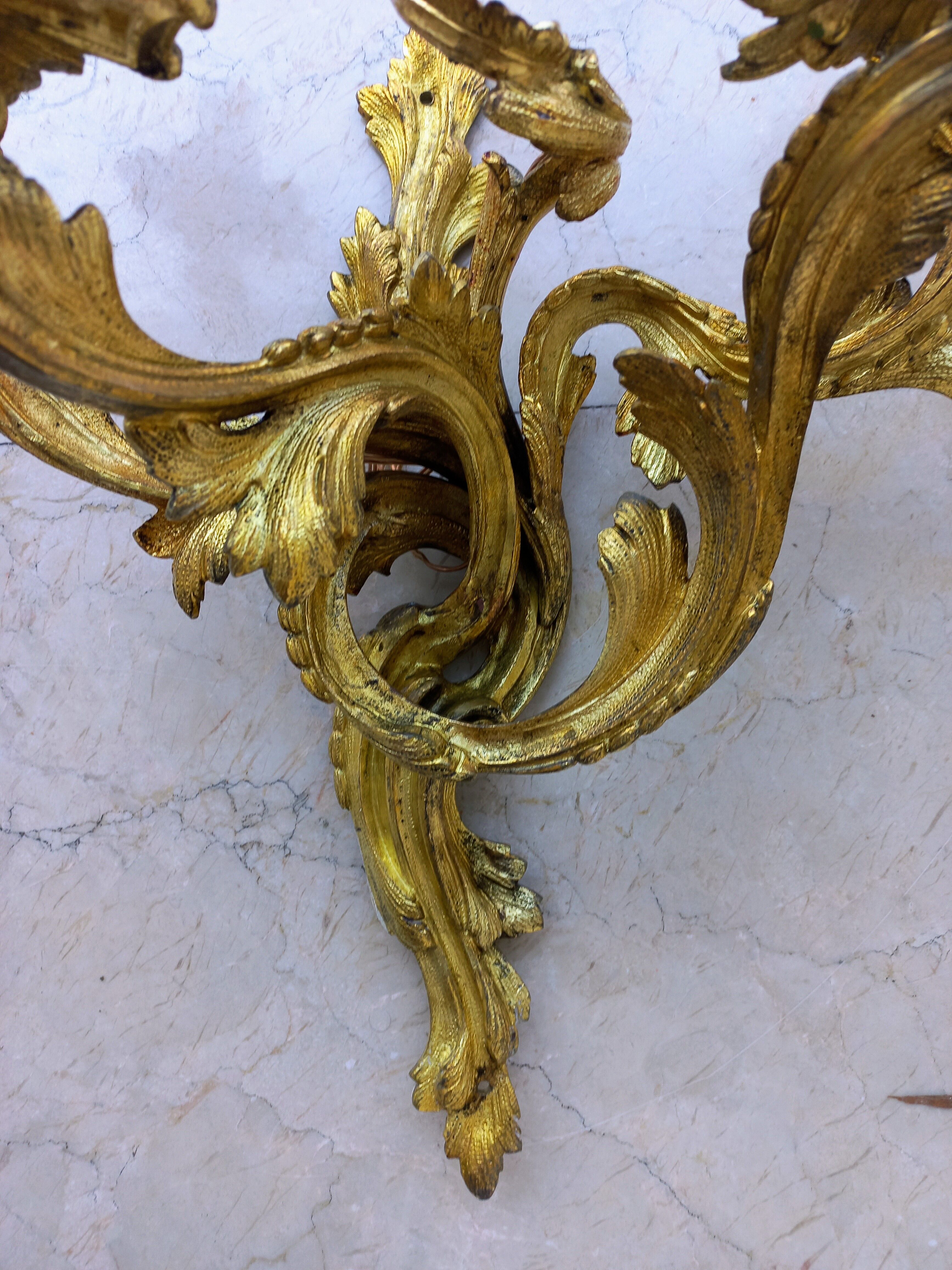 Paire d'appliques murales Louis XV en bronze