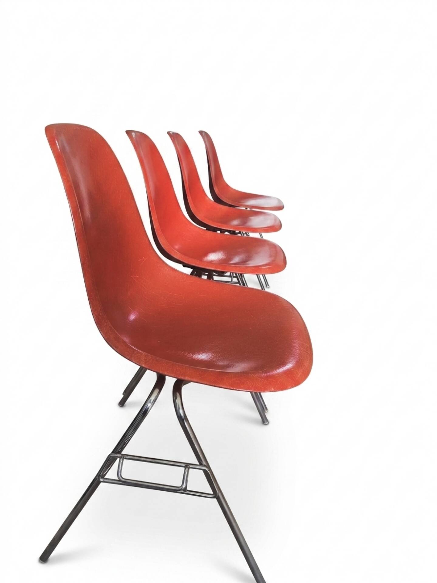 4 Ray and Charles Eames chairs, Herman Miller edition.