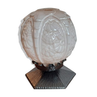 Lampe veilleuse art déco boule verre moulé rosé