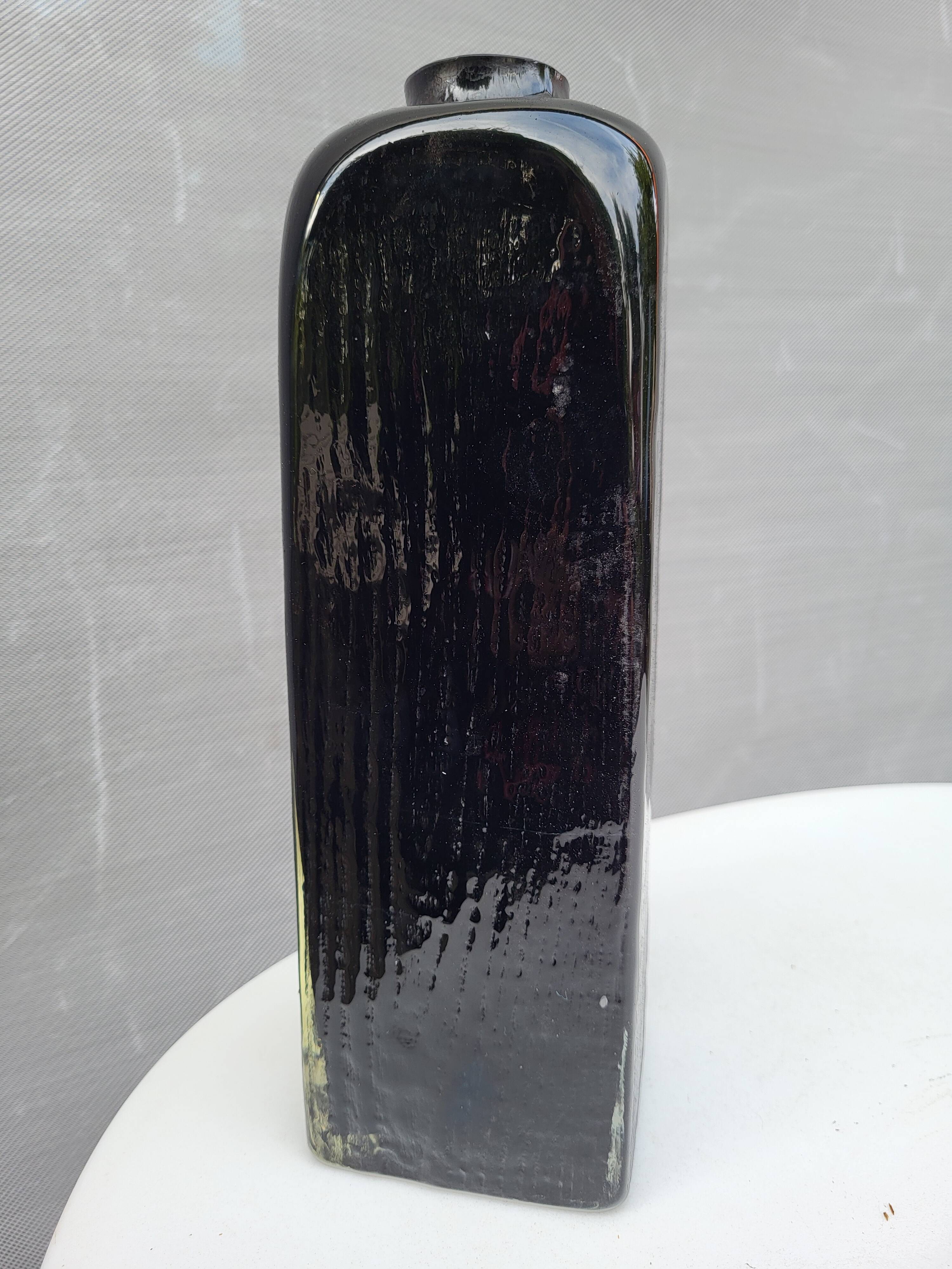 Wabi-Sabi glass vase with burnt wood mold
