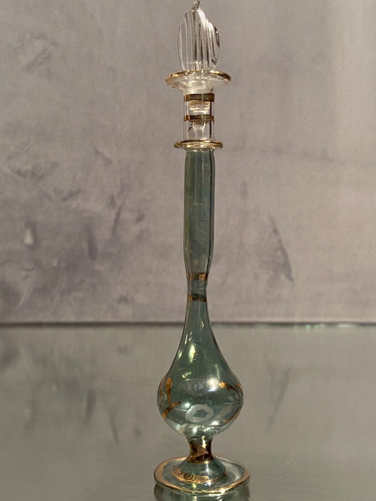 Soliflore vase in tinted glass with marbled decoration Murano Venice Very good condition Max dimensions: Height 2