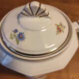 Coffee maker with floral decoration