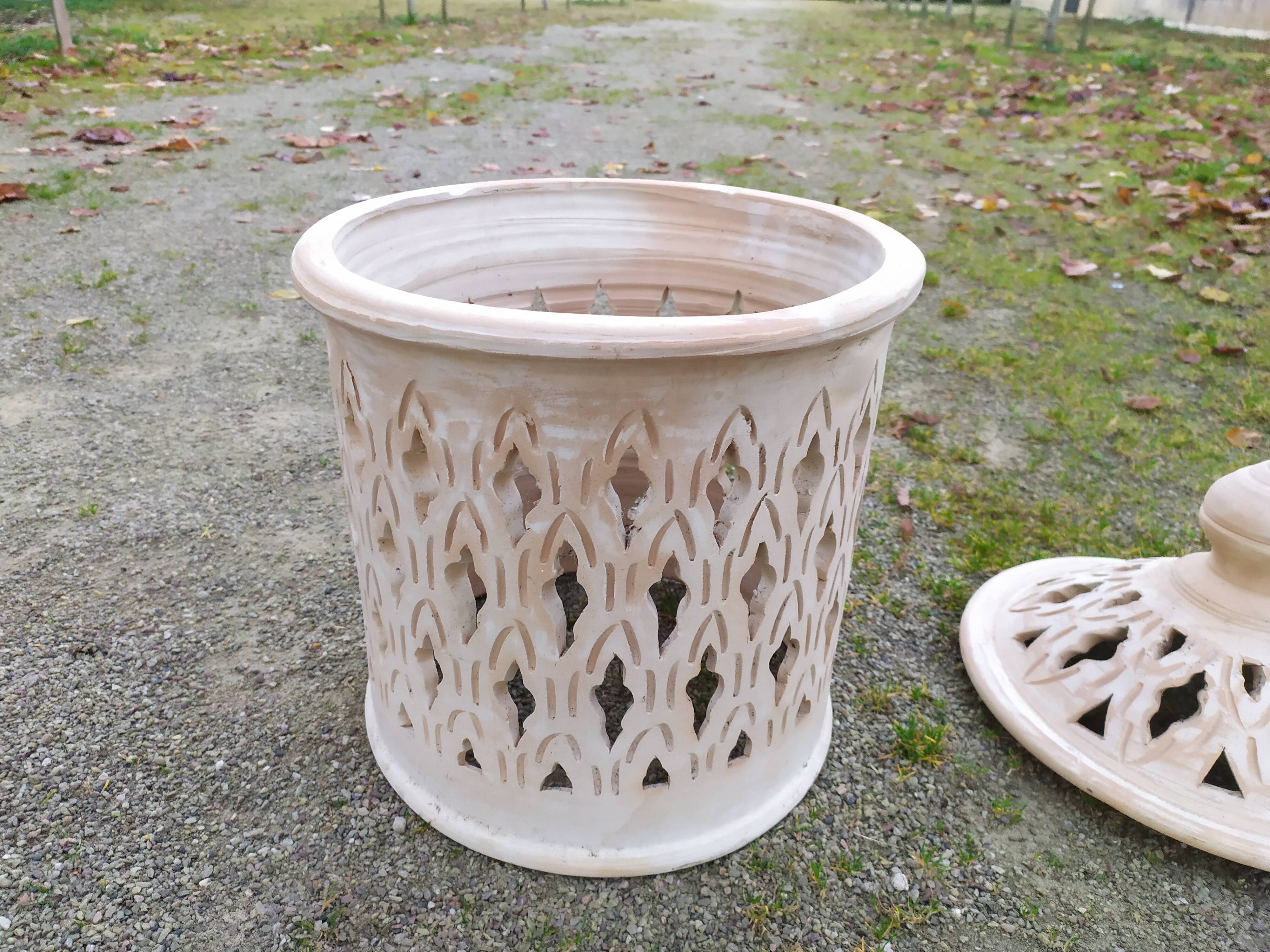 Poterie marocaine , lanterne , terre cuite
