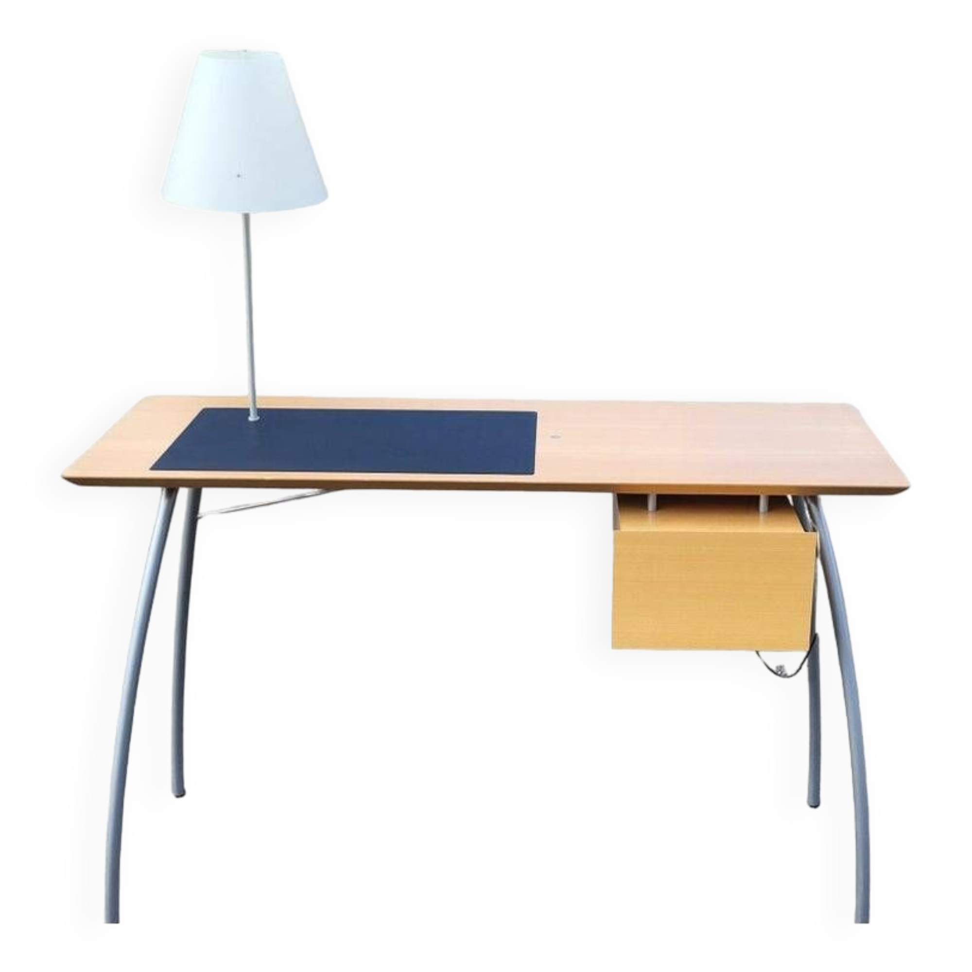 Jean Nouvel desk, Ligne Roset edition, with its original lamp, created for Relais & Châteaux in 1980.