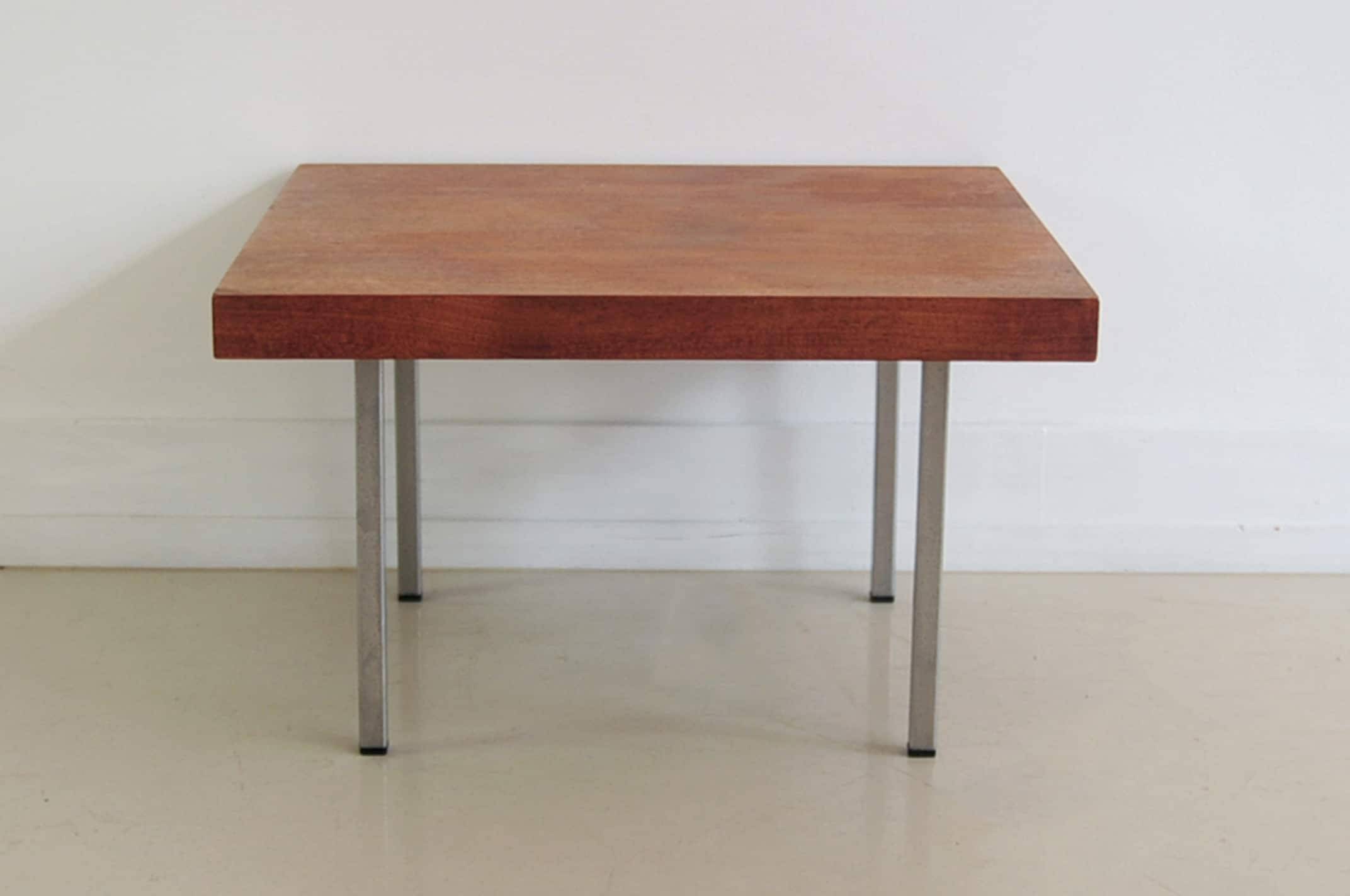 Square coffee table Artifort