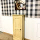 Petite armoire beige vintage