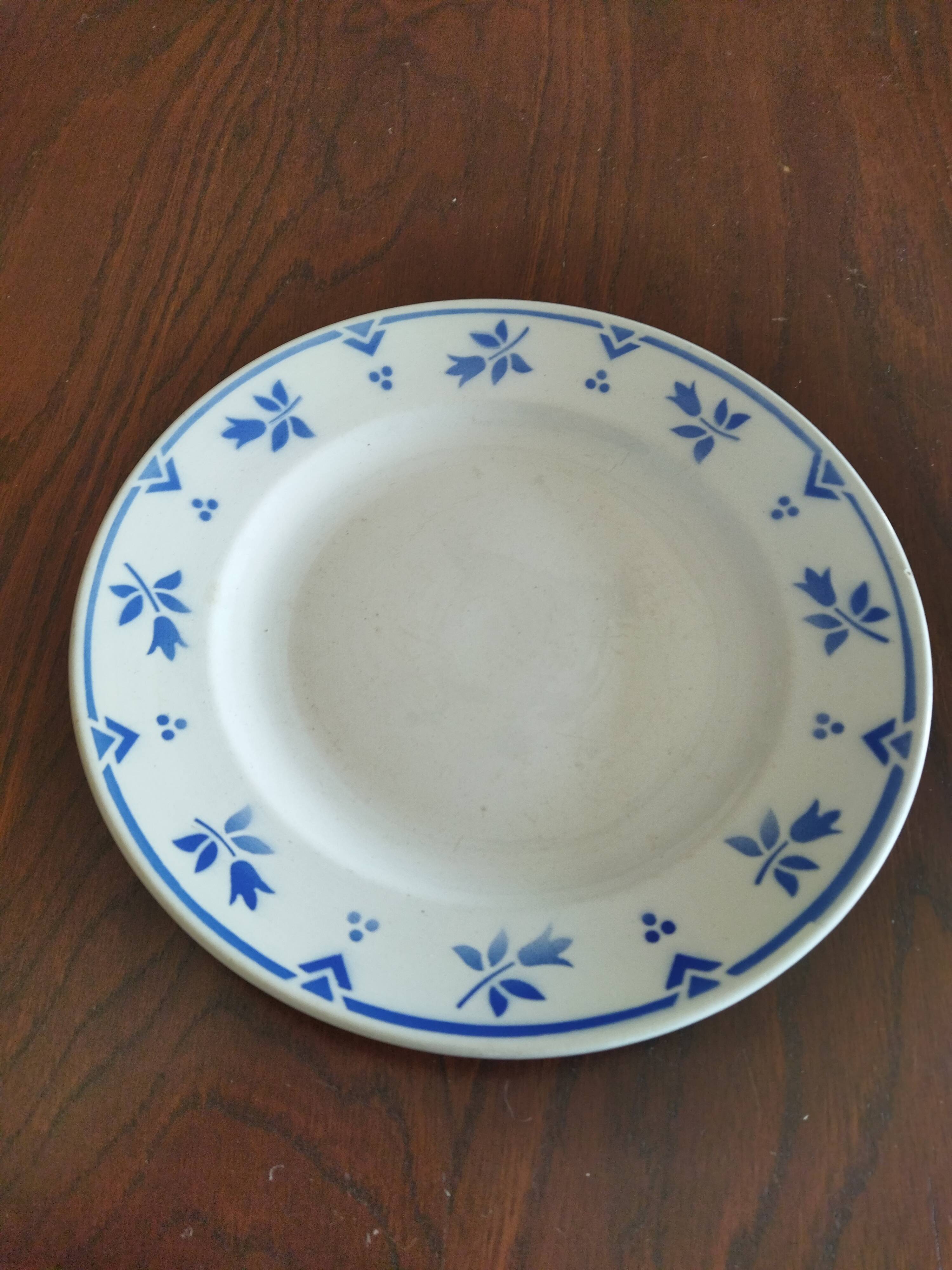 8 French earthenware dinner plates (Gien Sarreguemines Digoin Moulin des Loups Orchies)