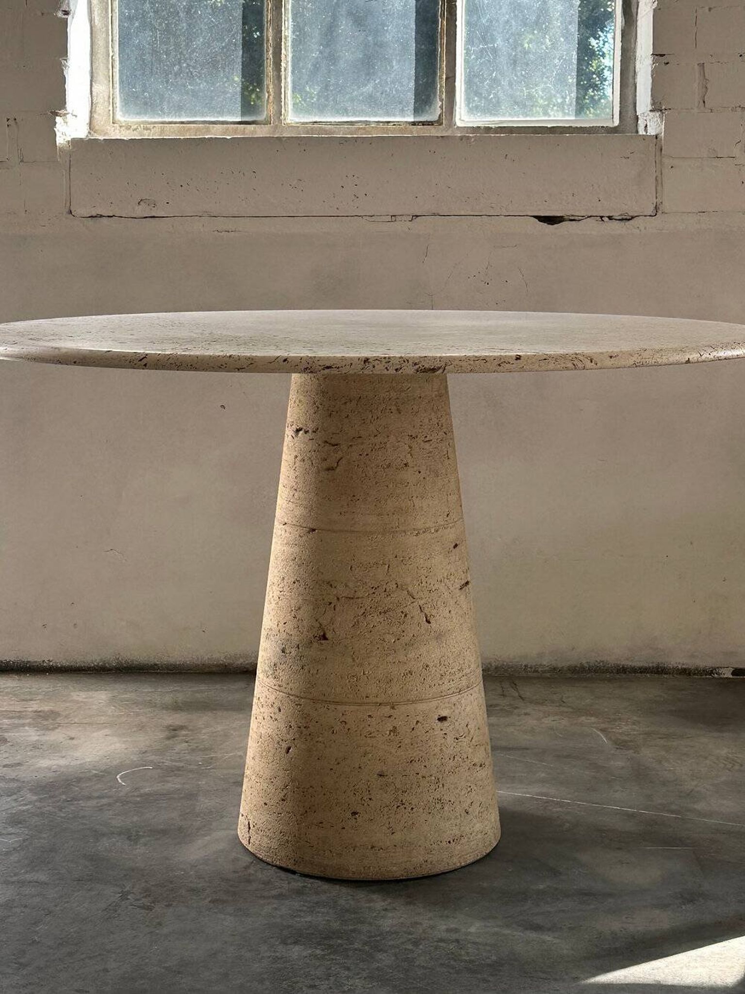Table à manger en travertin Up & Up, Italie, années 1970