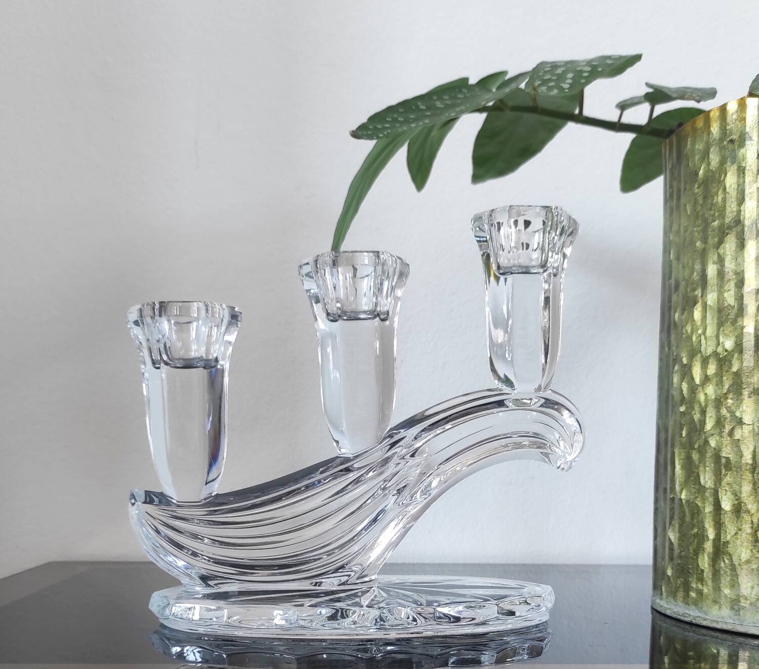 Chandelier with 3 lights in cut crystal, Art Deco style.