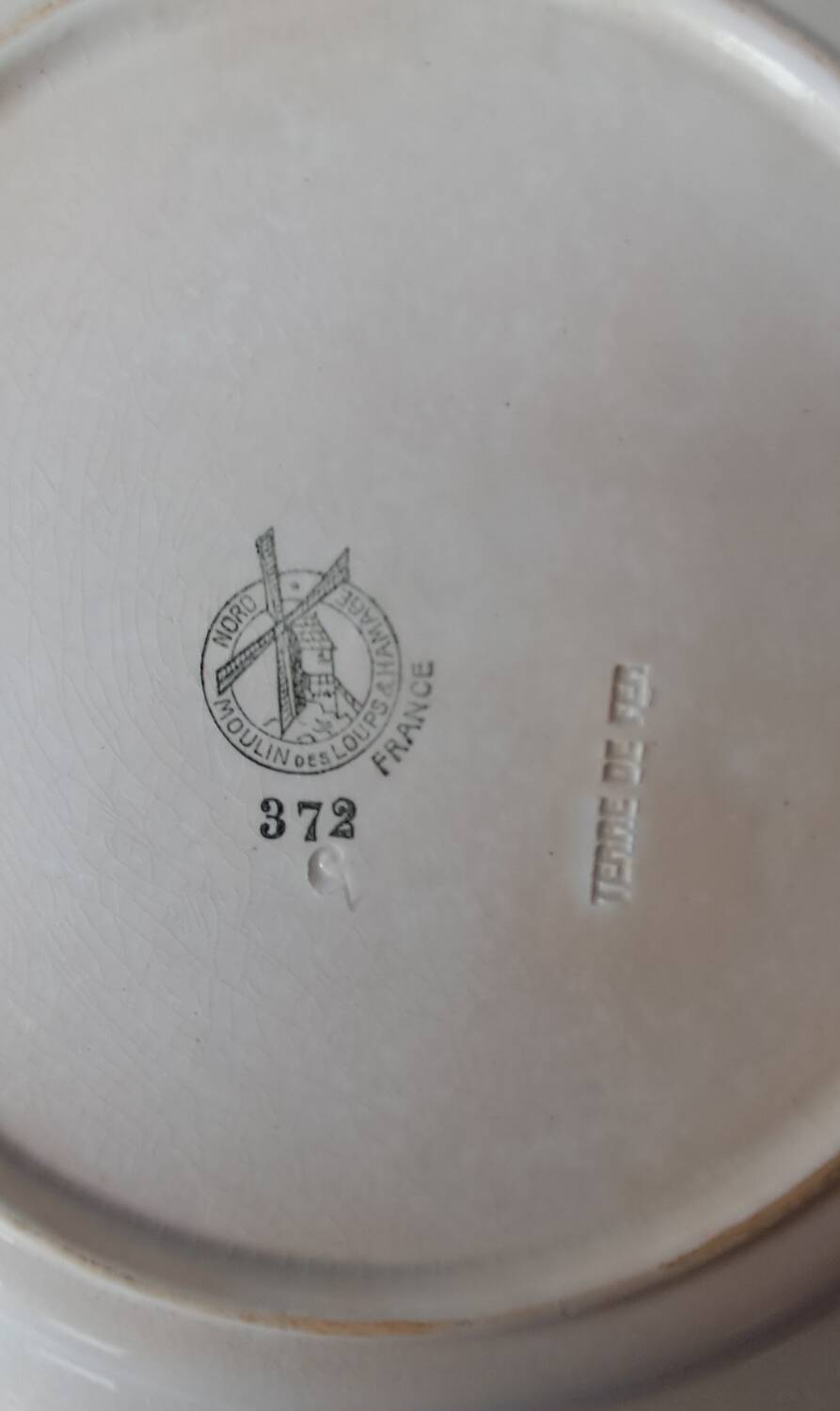 Plat en terre de fer Moulin des Loups modèle n°372