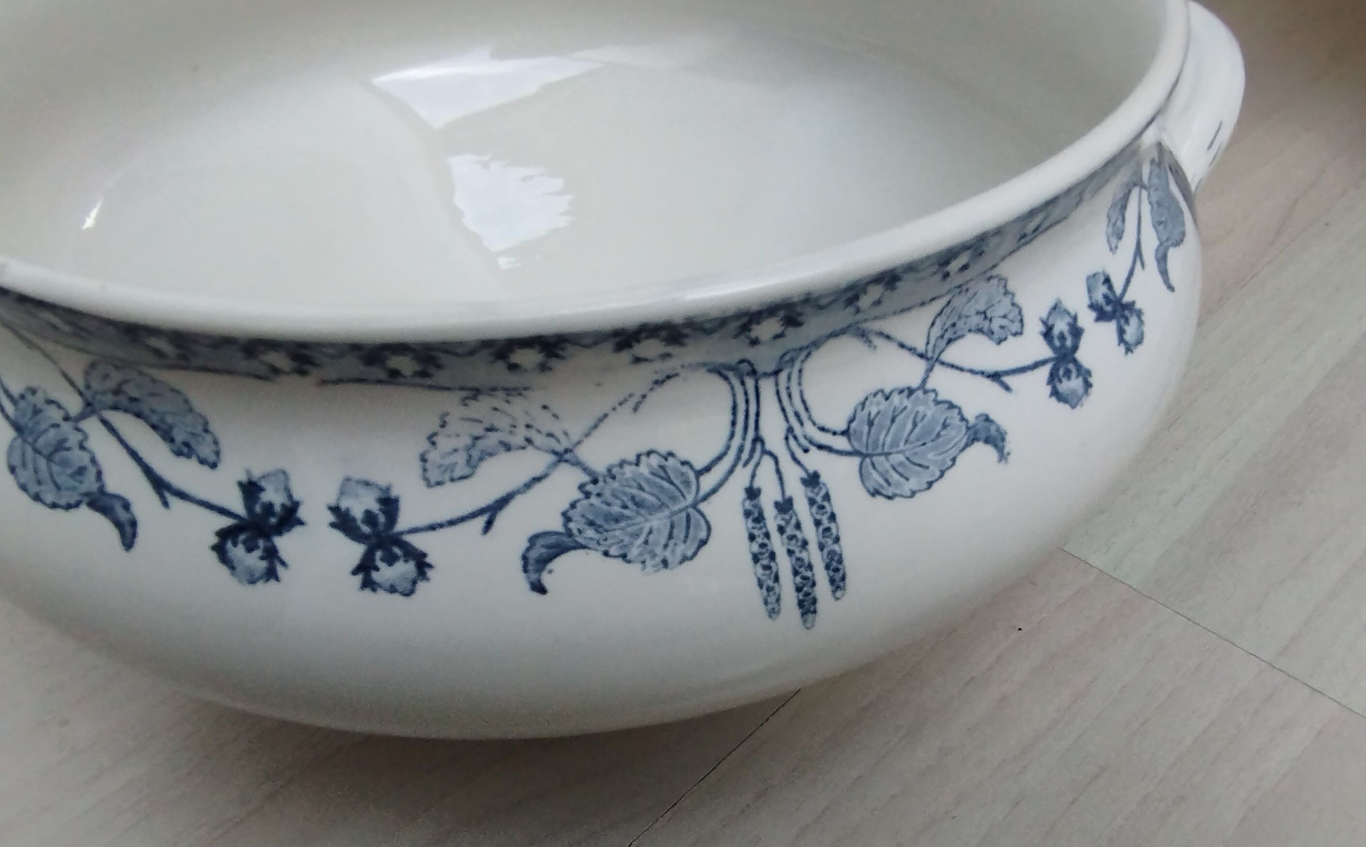 Sarreguemines tureen décor hazelnuts