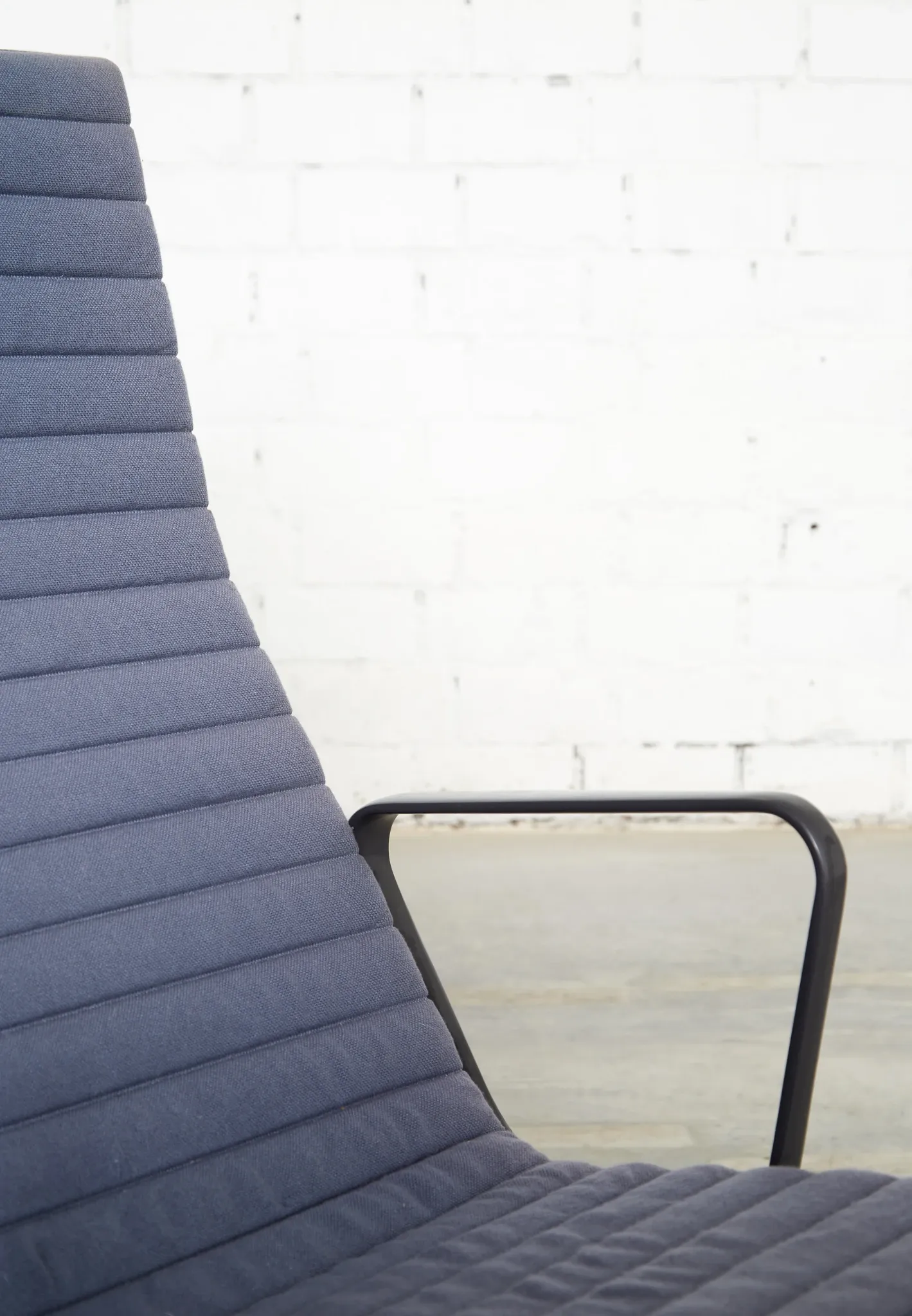 Charles & Ray Eames Chair EA124 & Ottomane EA125 for Vitra/Herman Miller