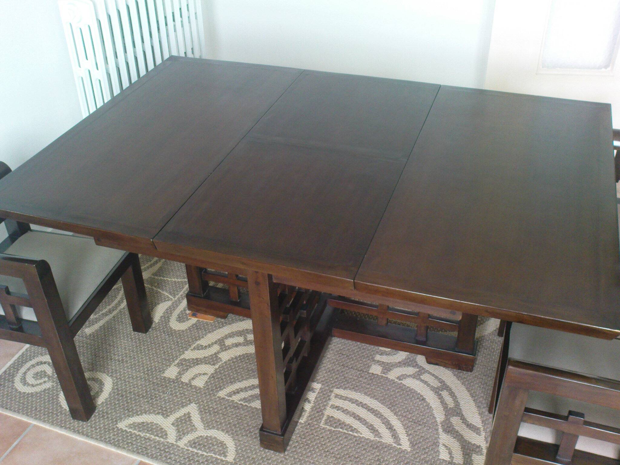 table basse et 4 chaises