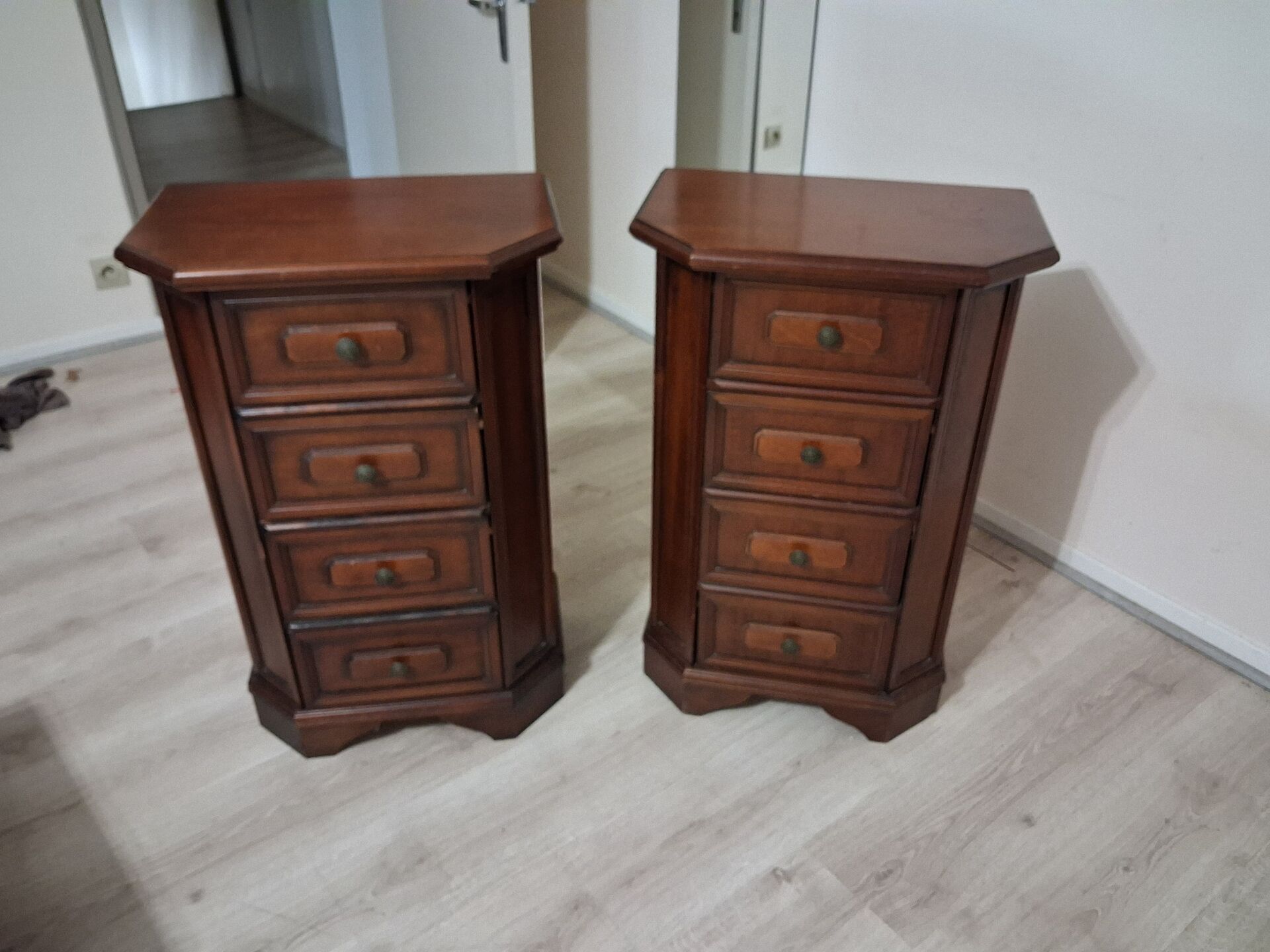 Set of 2 Chest of Drawers with 4 drawers