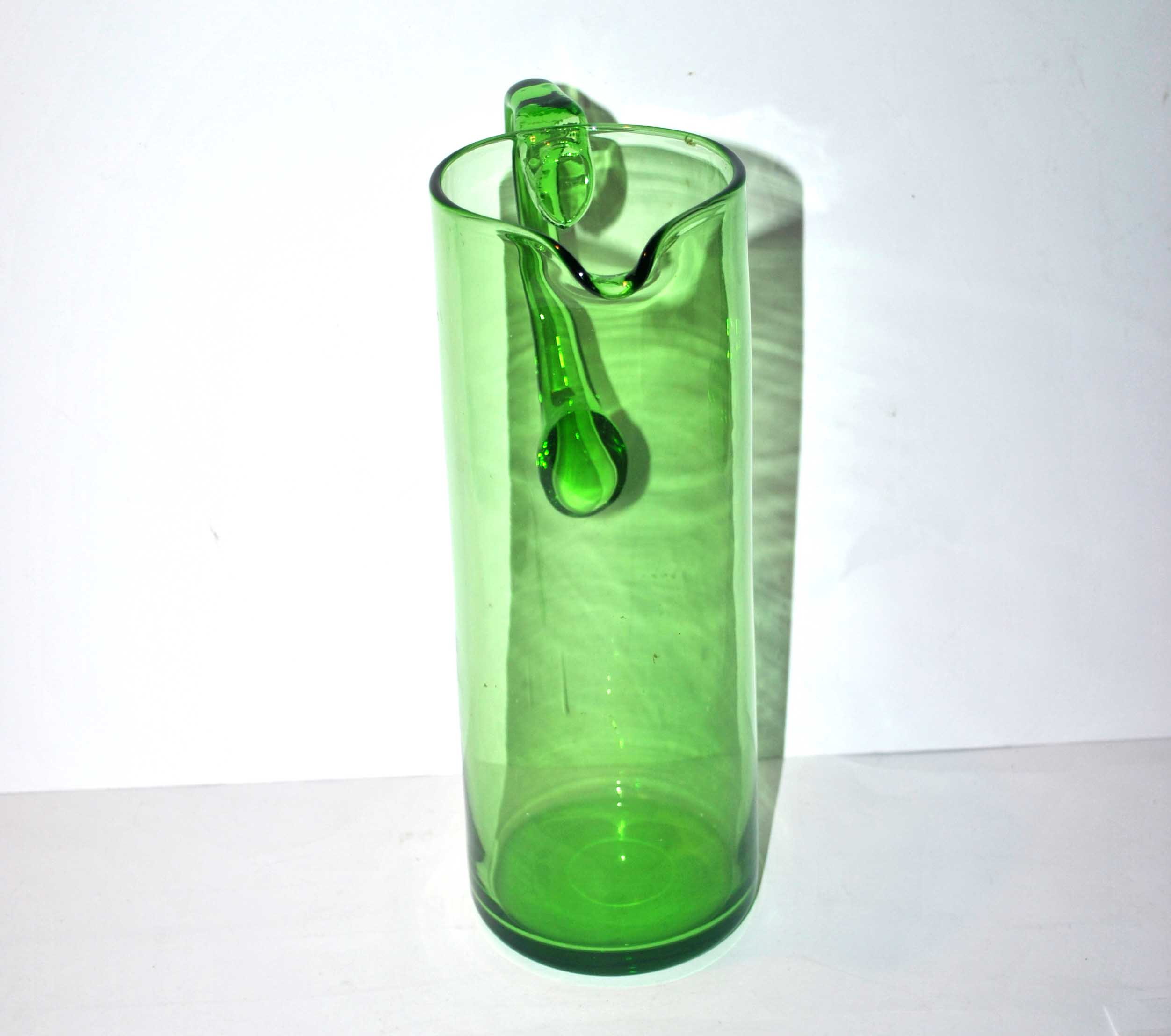 Pichet à orangeade vintage en verre uranifère soufflé vert dichroïque - Broc ouraline