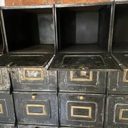Strafor cabinet with flaps