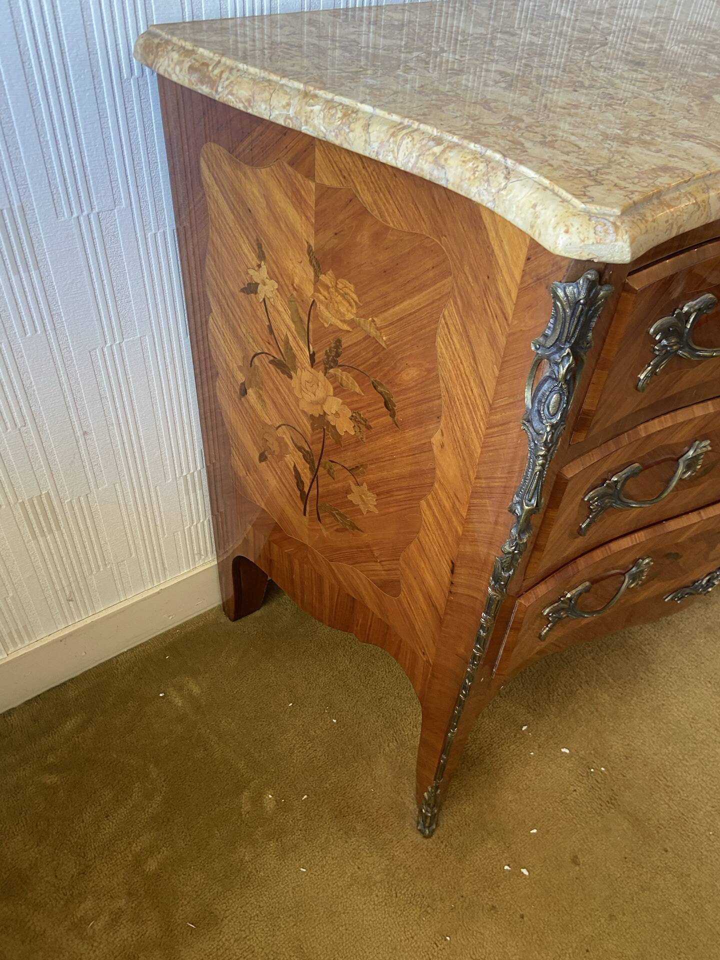 Commode de style louis xv en bois de rose début 20 eme