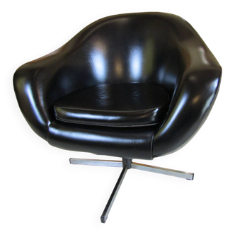 Vintage shell armchair in black imitation leather (skai)