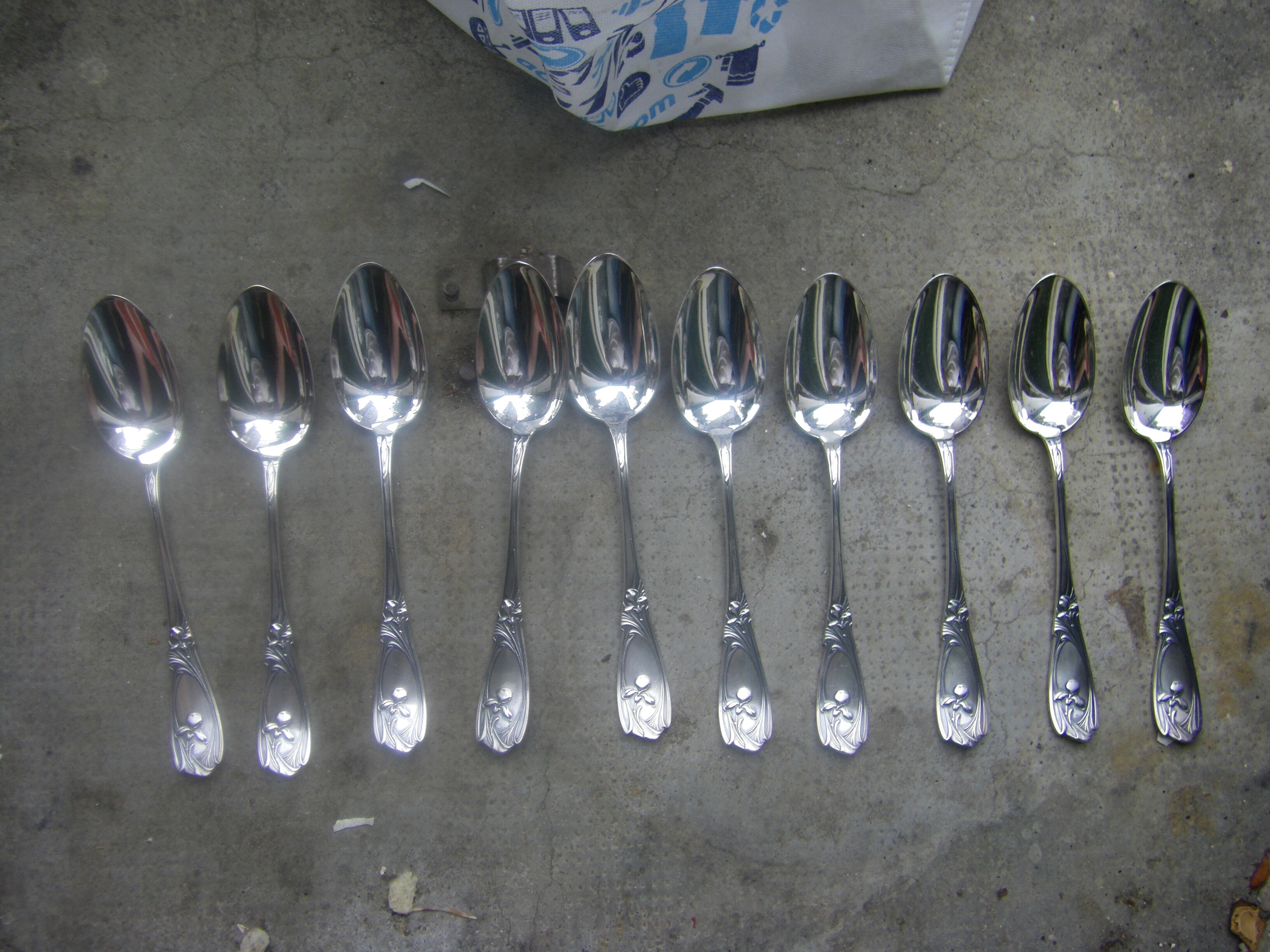 Stryle Art Nouveau housewife's party