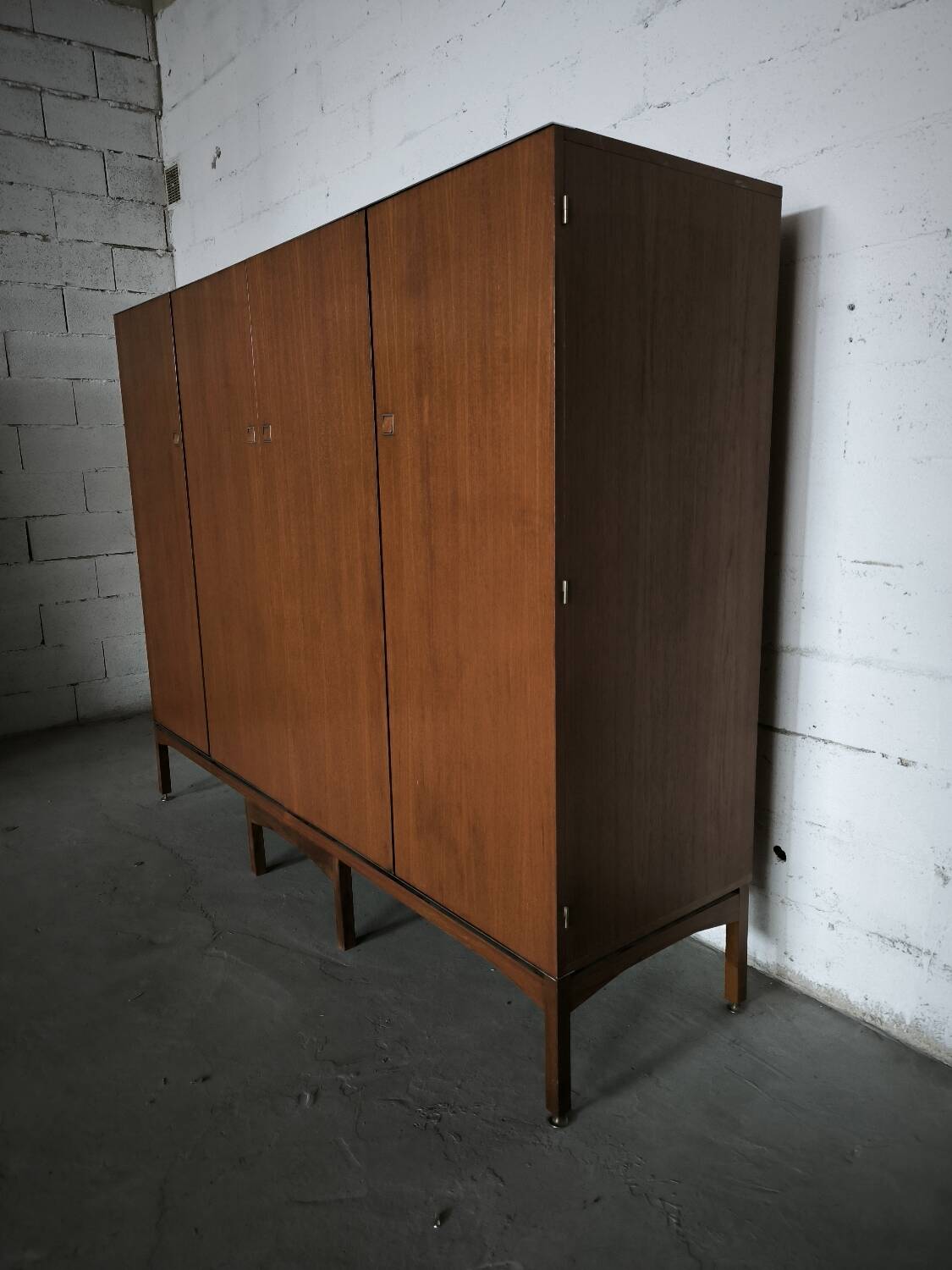 Scandinavian dressing wardrobe in rosewood