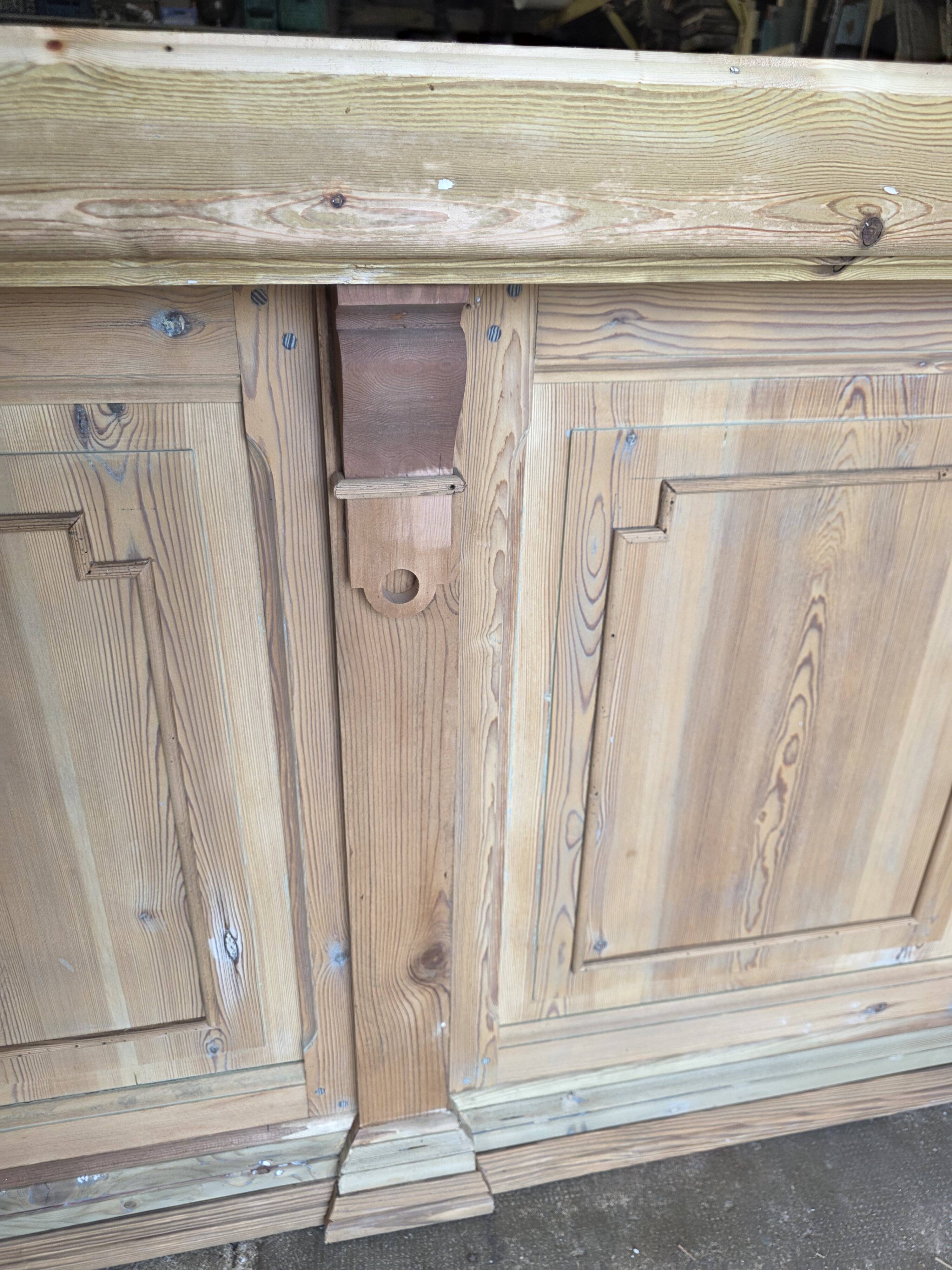 Bistro counter with a Hungarian point design.