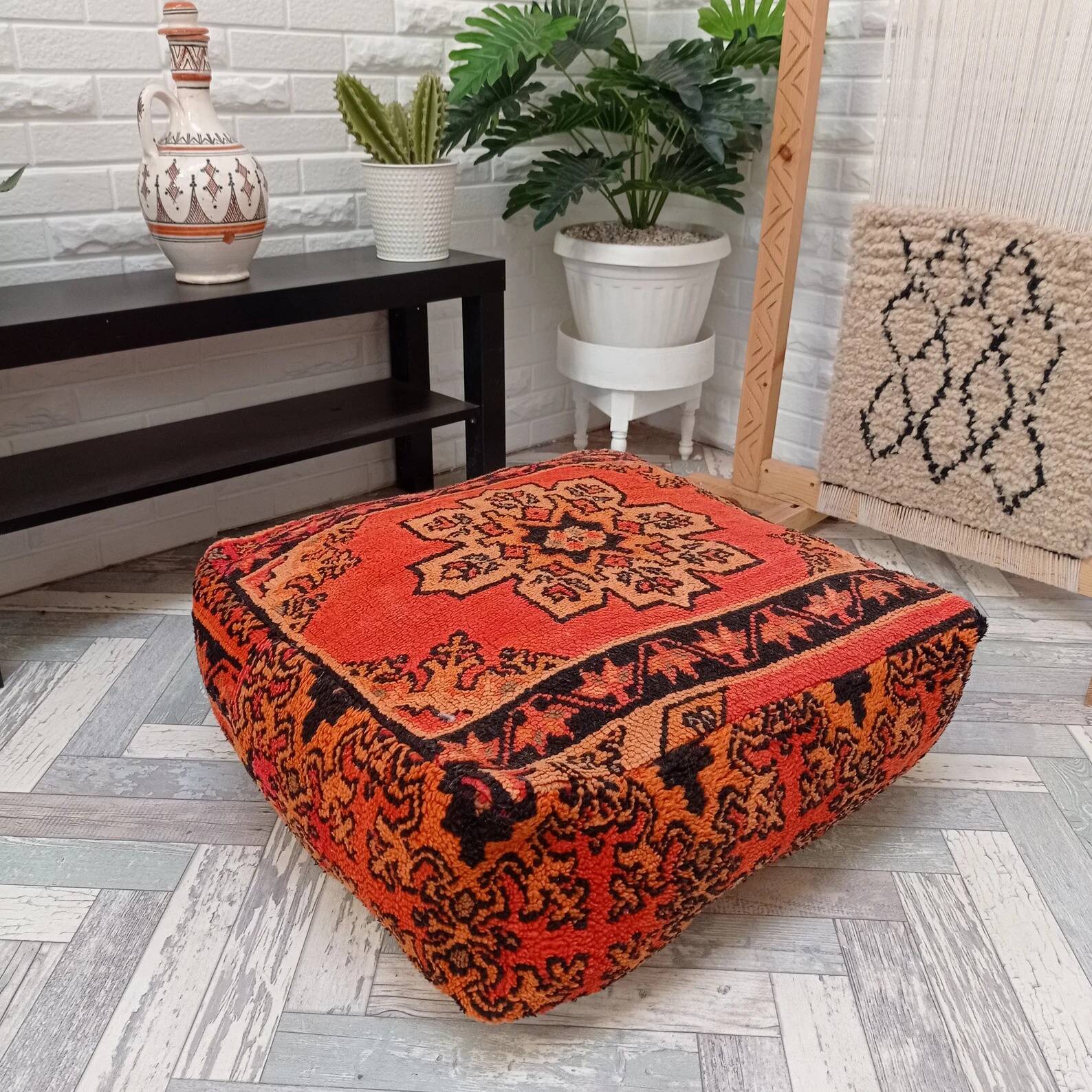 Handmade Berber pouf in wool 60 X 60 X 20 CM