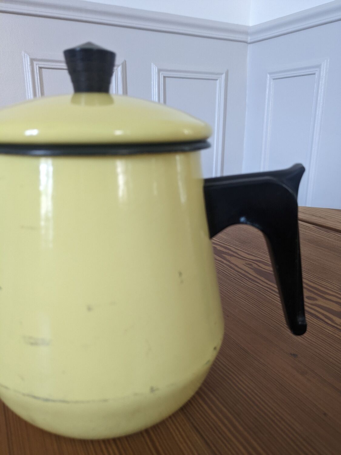 Enamelled coffee maker