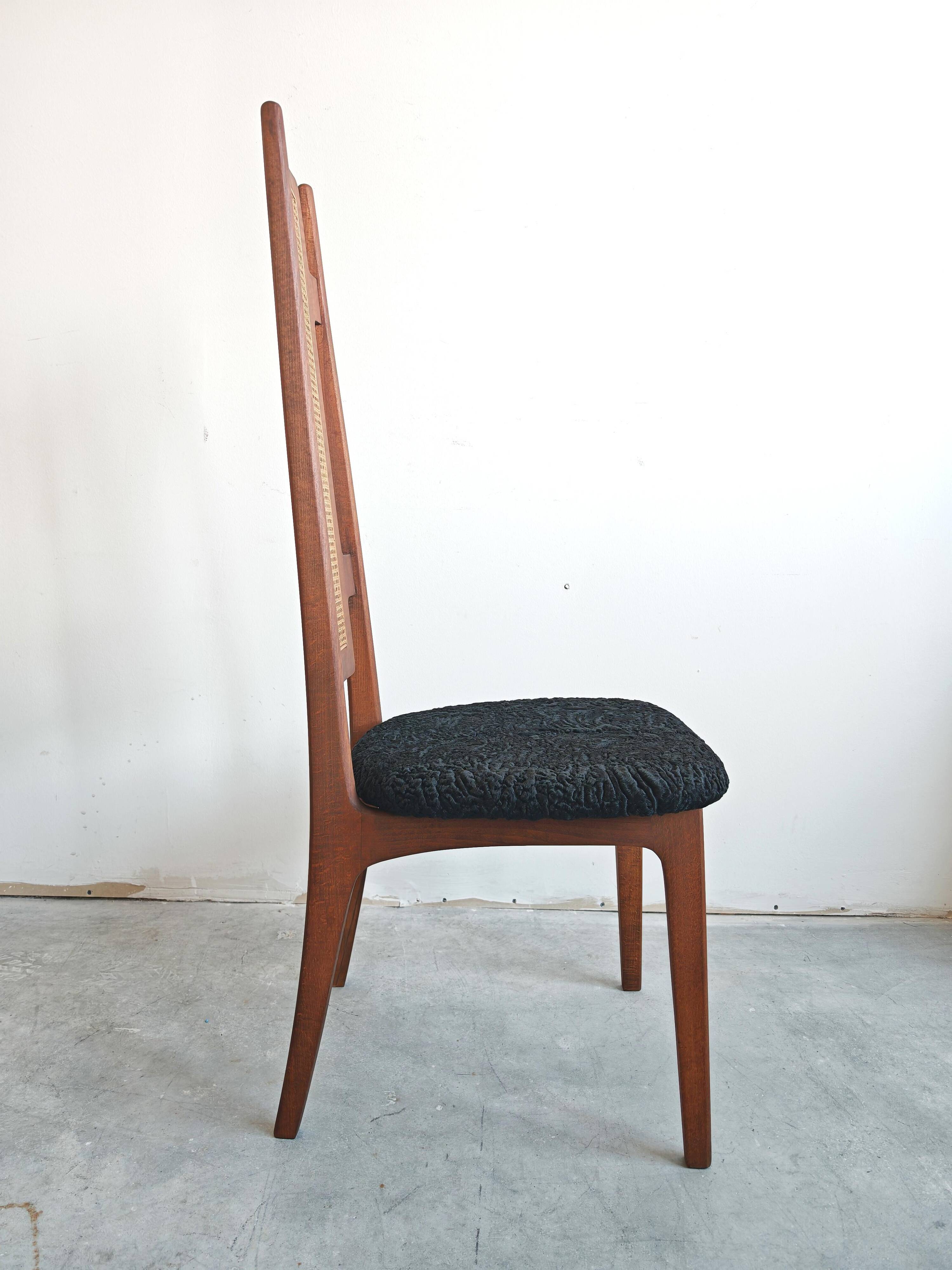 Paire de chaises mid-century en peau d'agneau Astrakan