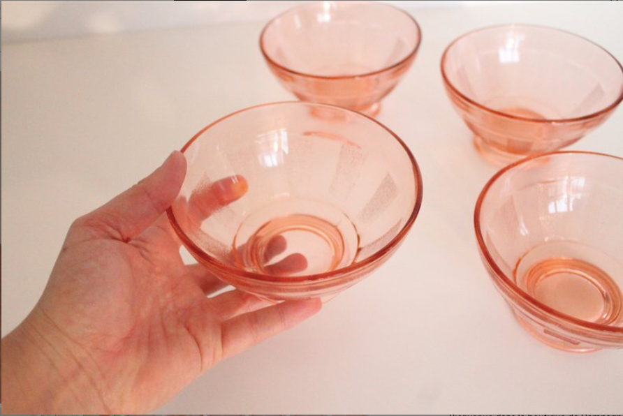 Set of 4 pink glass bowls
