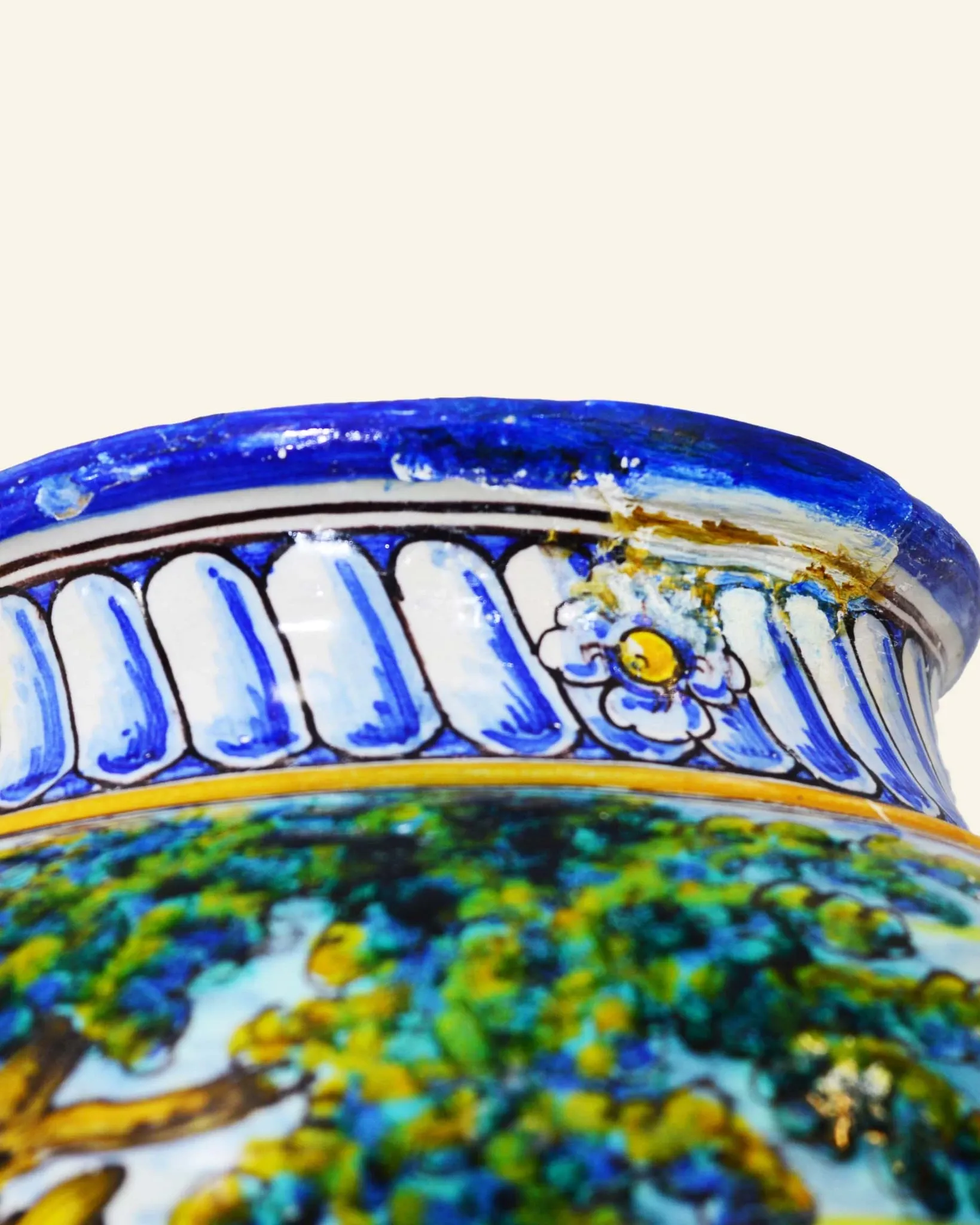 Large antique ceramic pot from Talavera, hand-painted.
