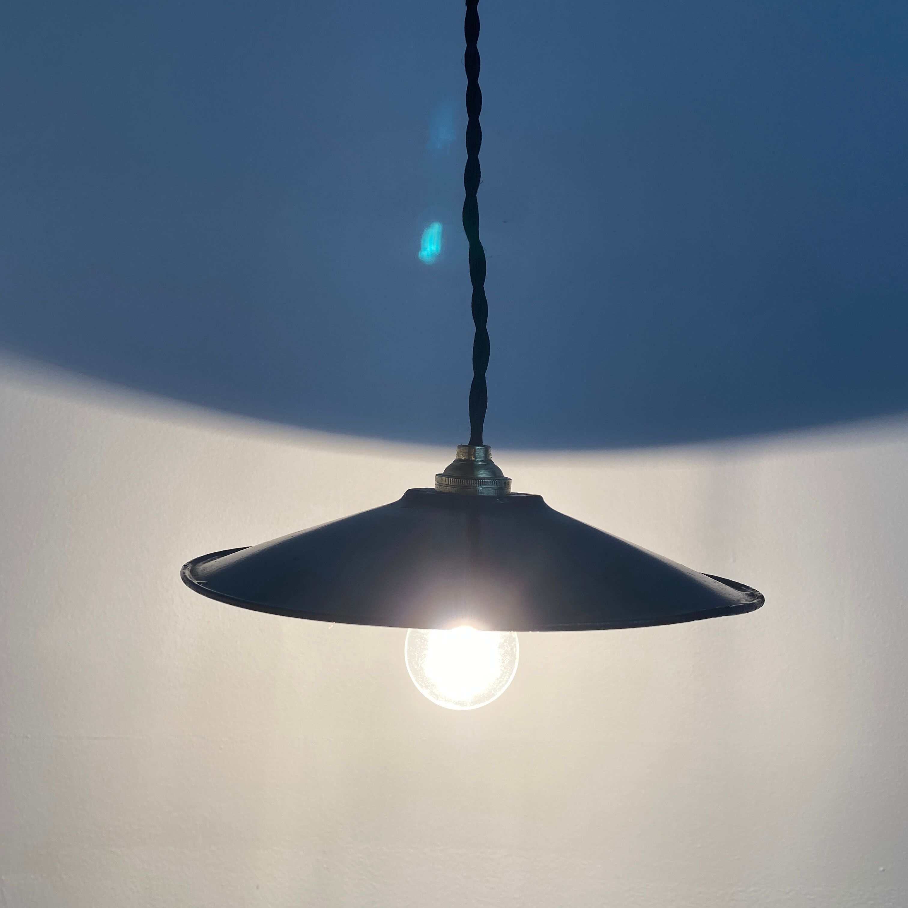 Lot 2 industrial hanging emaillee noires