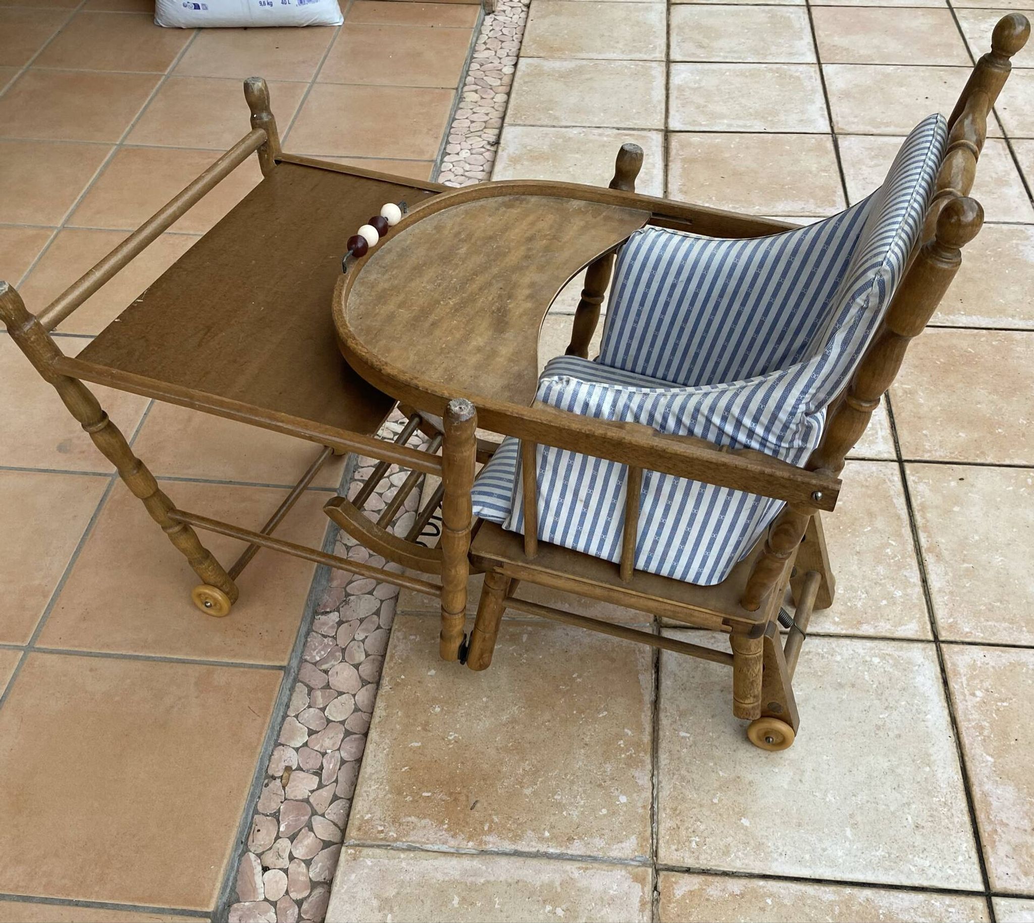 Chaise haute pour enfant