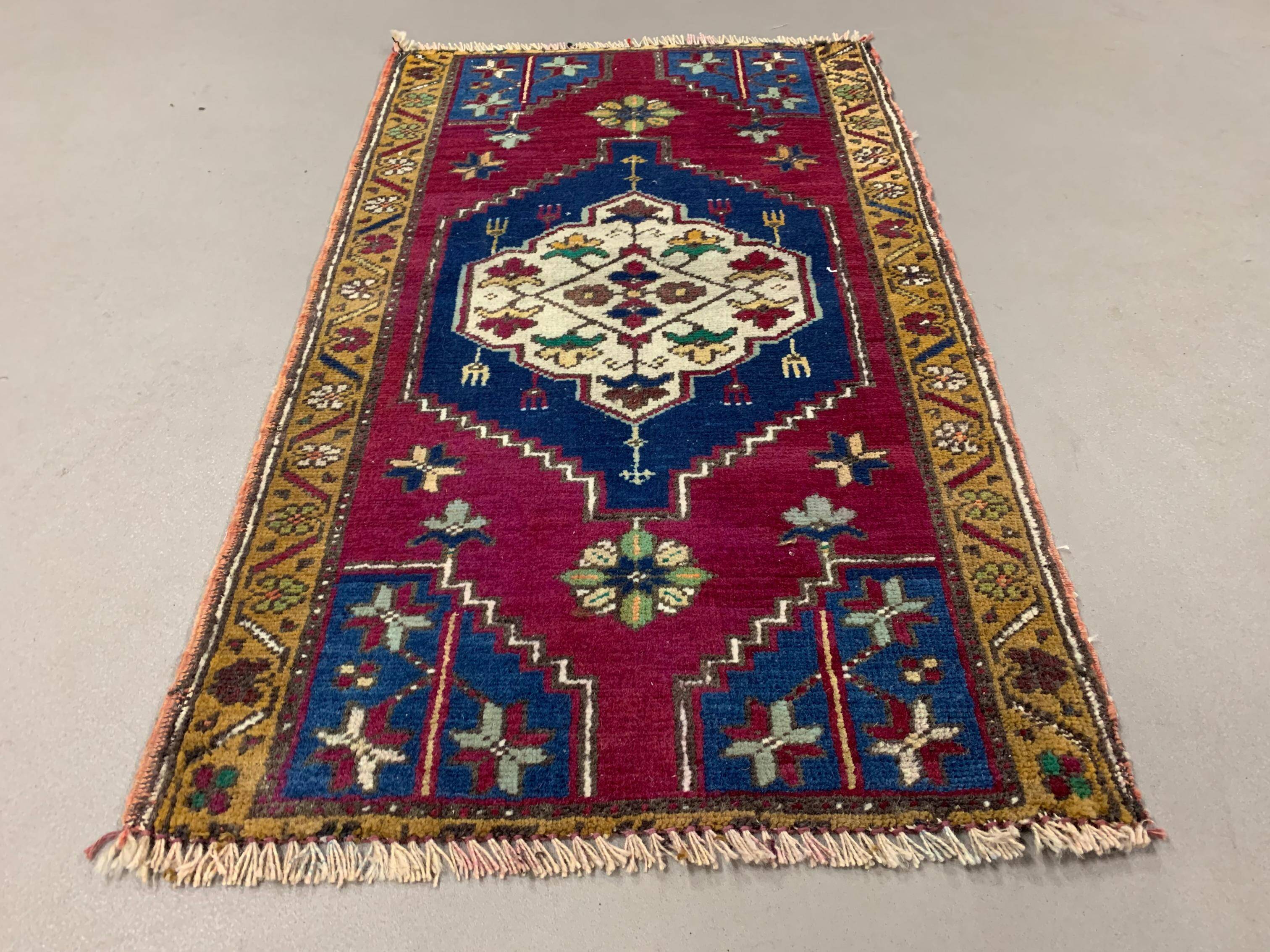 Small Vintage Turkish Rug 92x55 cm, Short Runner, Tribal, Shabby, Mini Carpet