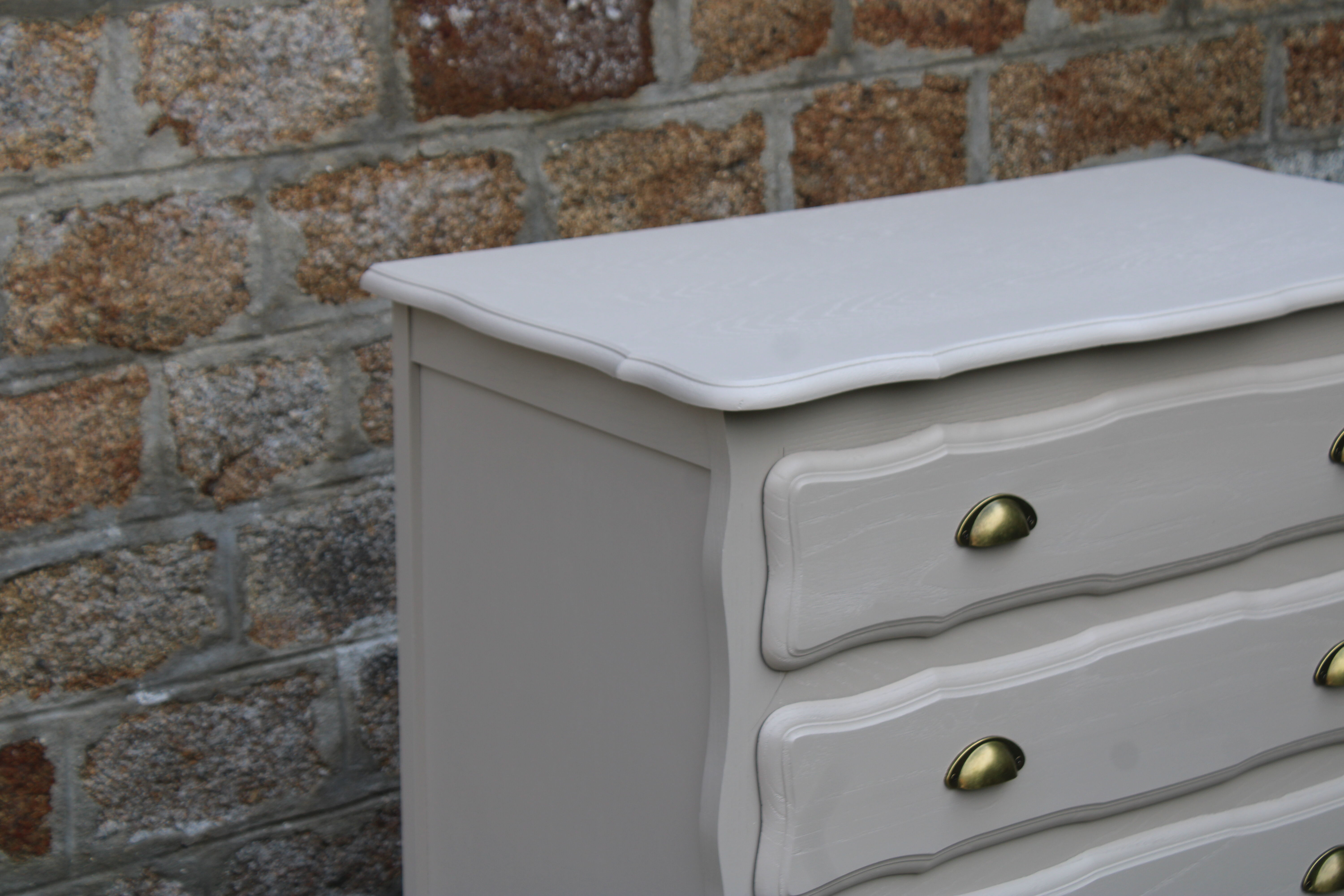 Commode vintage rénovée Greige Galuchat – Style campagne chic