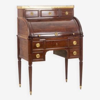 Desk – or secretary, cylinder, mahogany. Late 18th century period.