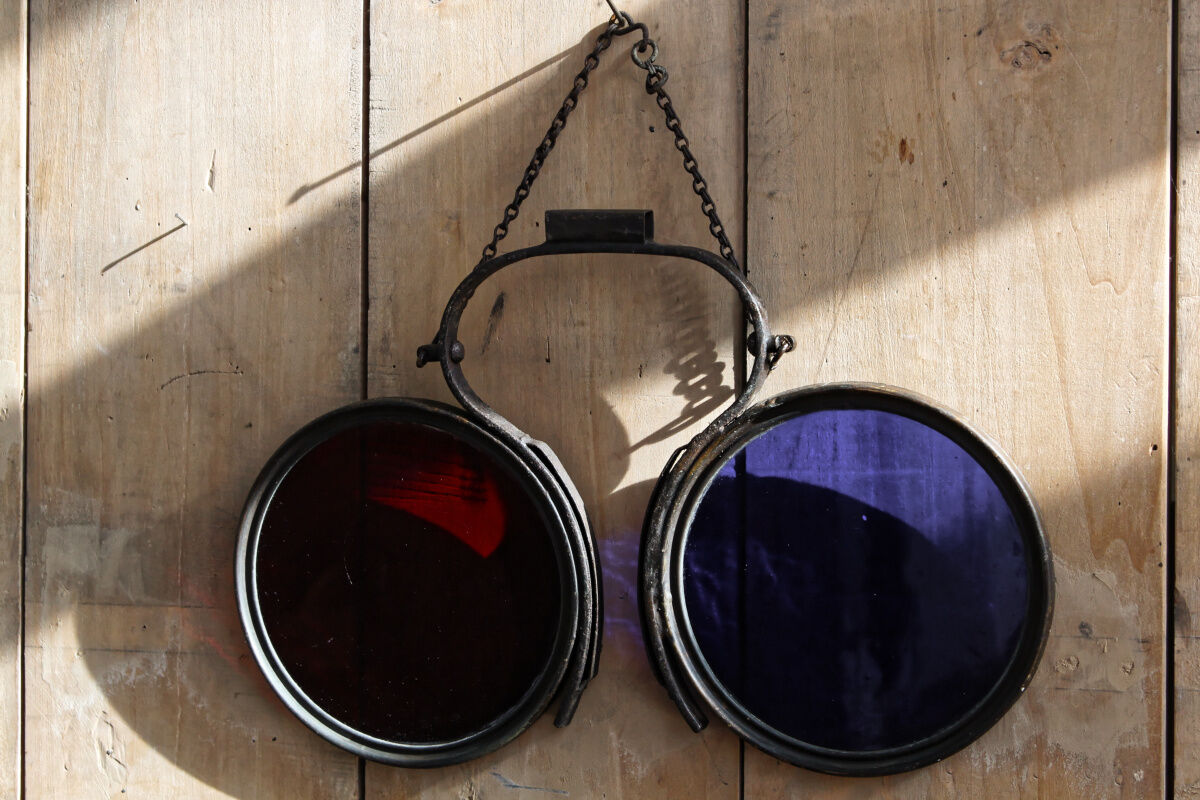 Former eyewear sign, binocles