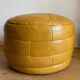 2 poufs moutarde patchwork en cuir de Sède
