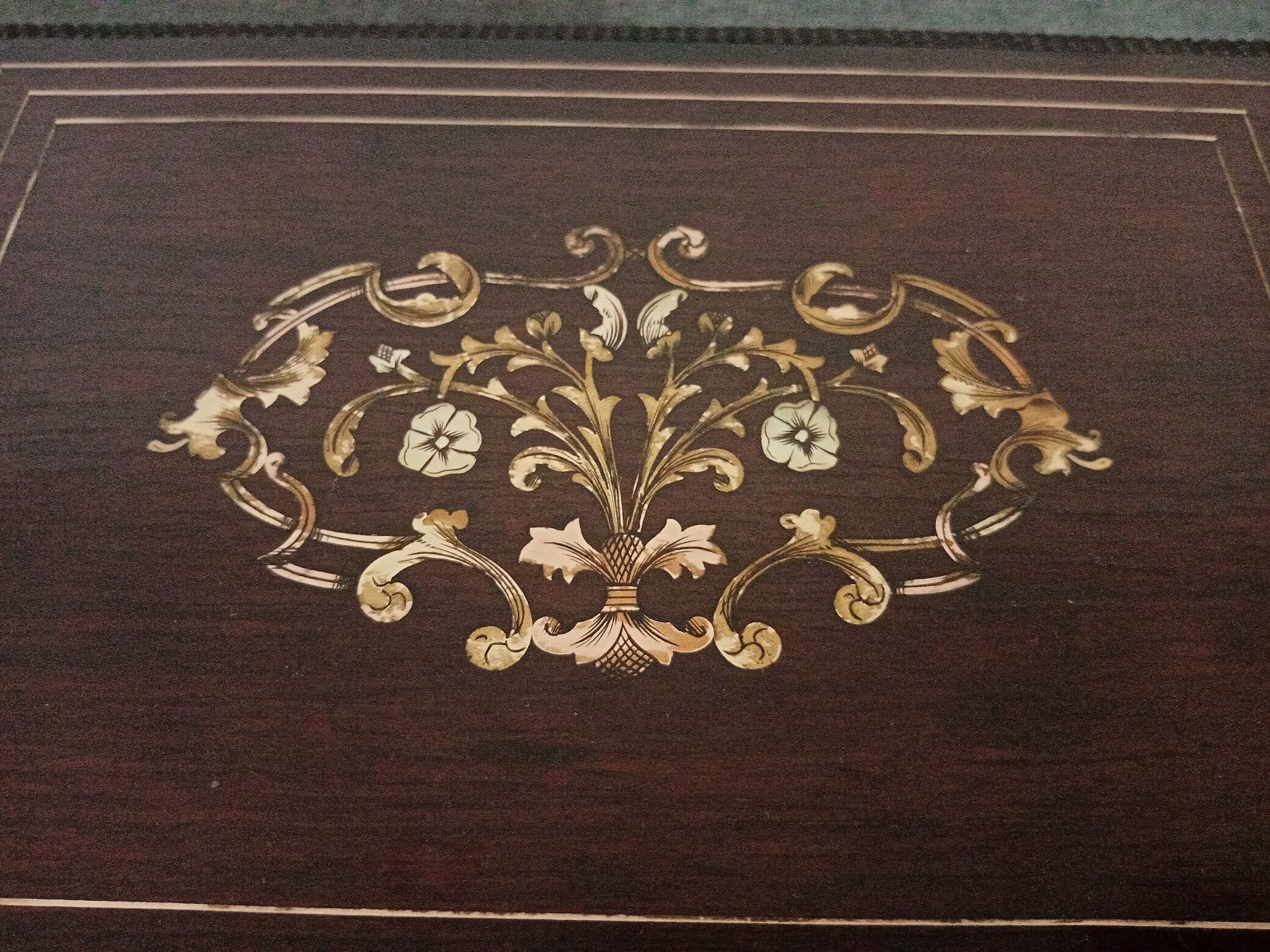 Former Napoleon III jewellery box inlaid brass marquetry, mother-of-pearl